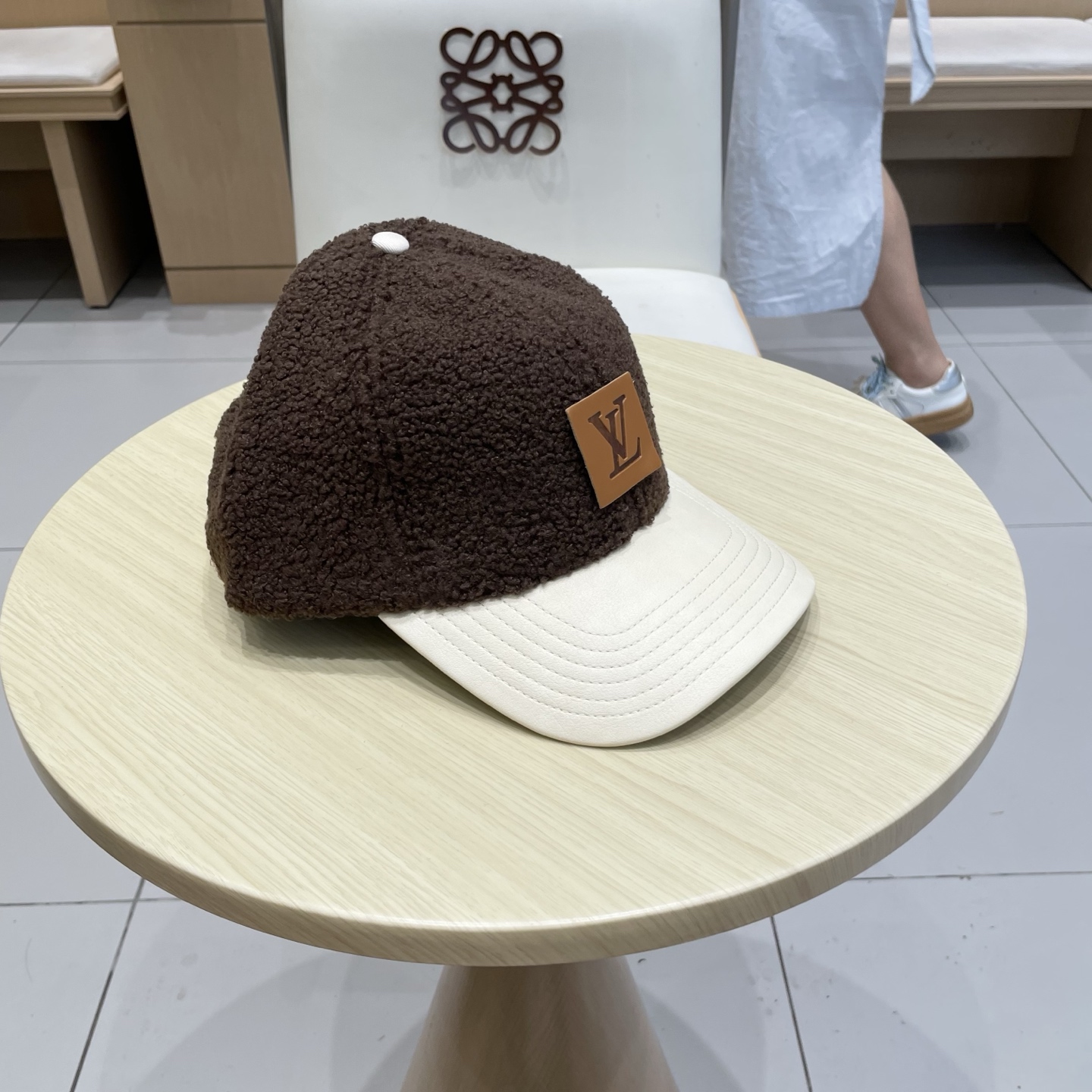 🧢路易威登LV羊羔毛棒球帽 👒潮流前线👍懂货的来 新款小羊皮帽檐，质感超好，简约大气，时尚百搭棒球帽，帽