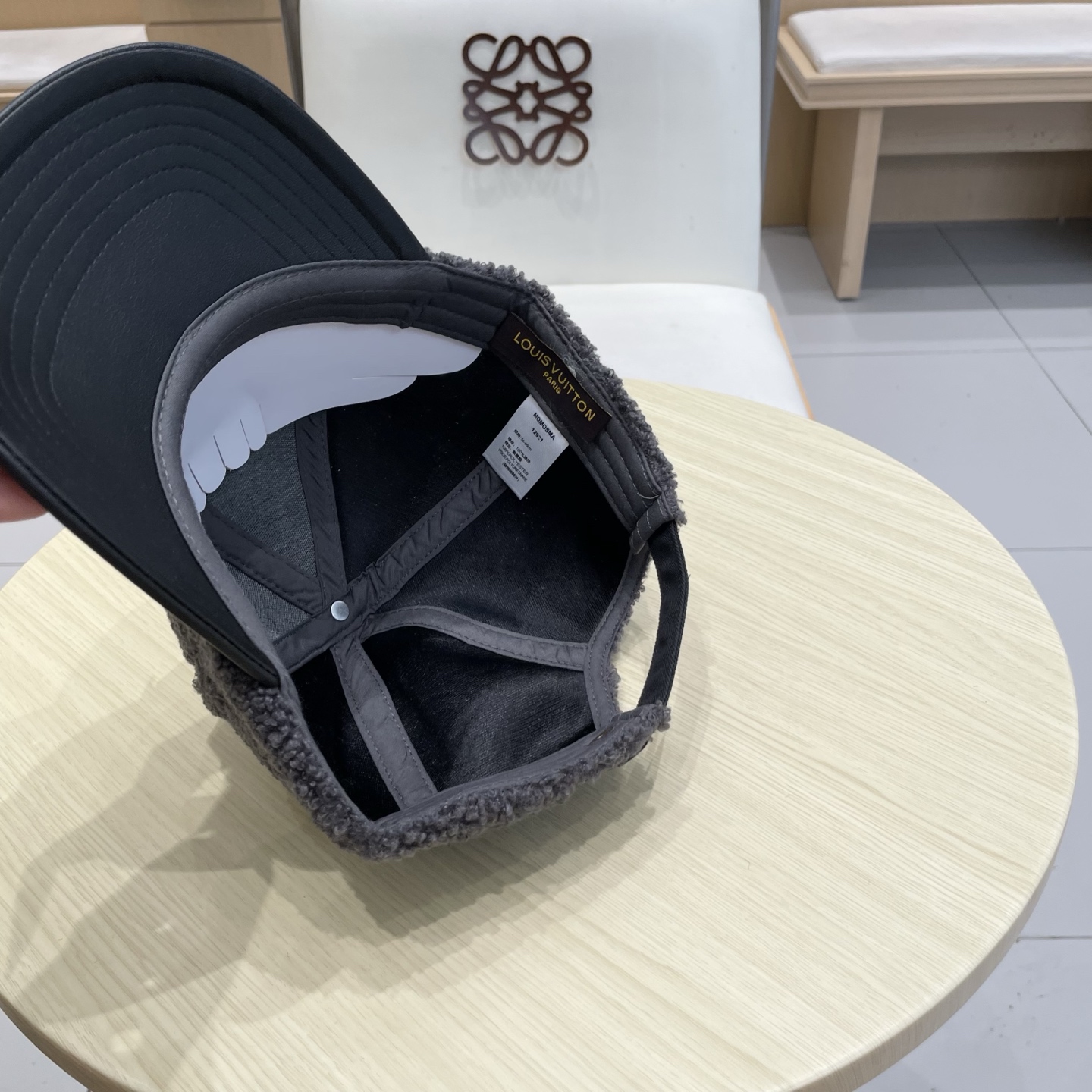 🧢路易威登LV羊羔毛棒球帽 👒潮流前线👍懂货的来 新款小羊皮帽檐，质感超好，简约大气，时尚百搭棒球帽，帽