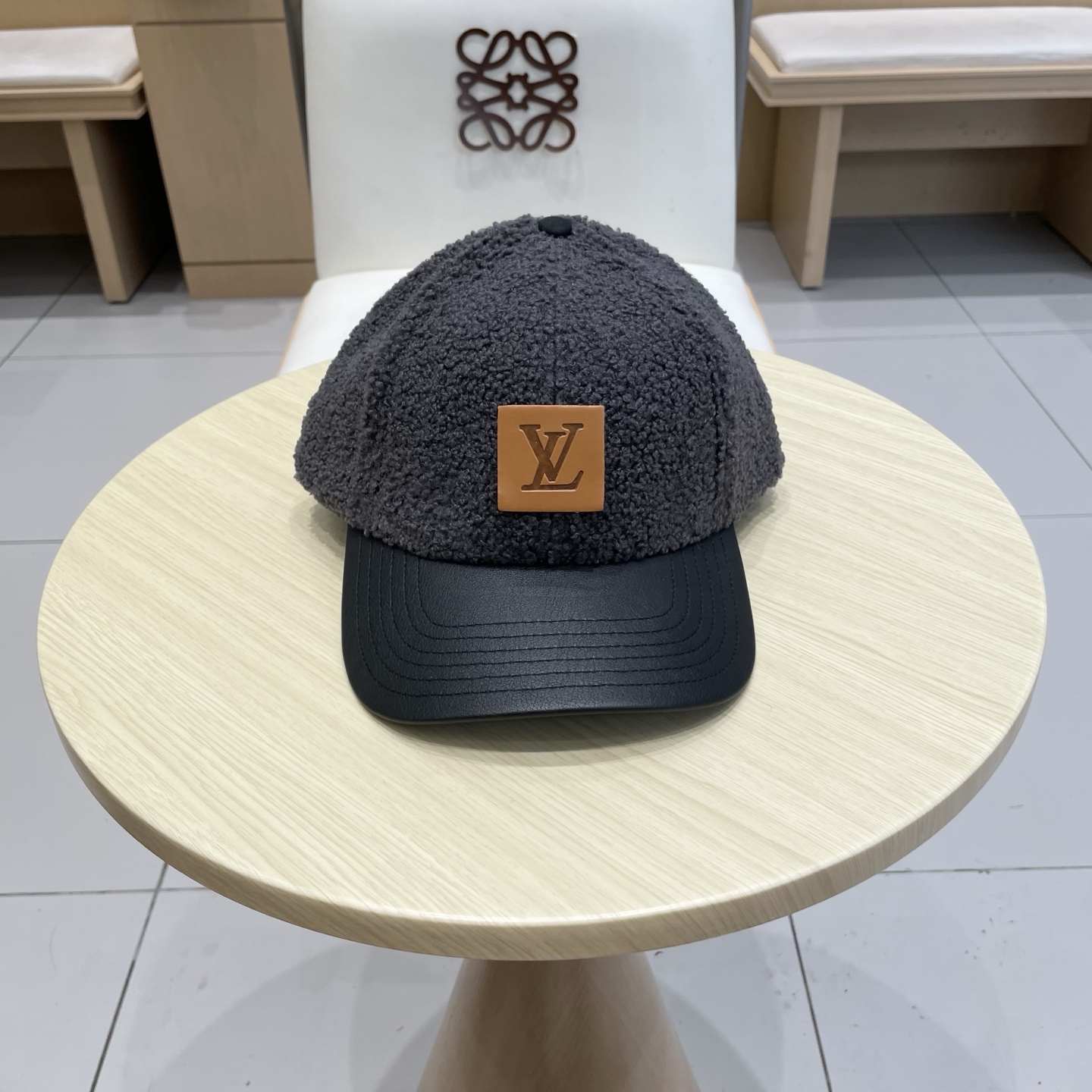 🧢路易威登LV羊羔毛棒球帽 👒潮流前线👍懂货的来 新款小羊皮帽檐，质感超好，简约大气，时尚百搭棒球帽，帽