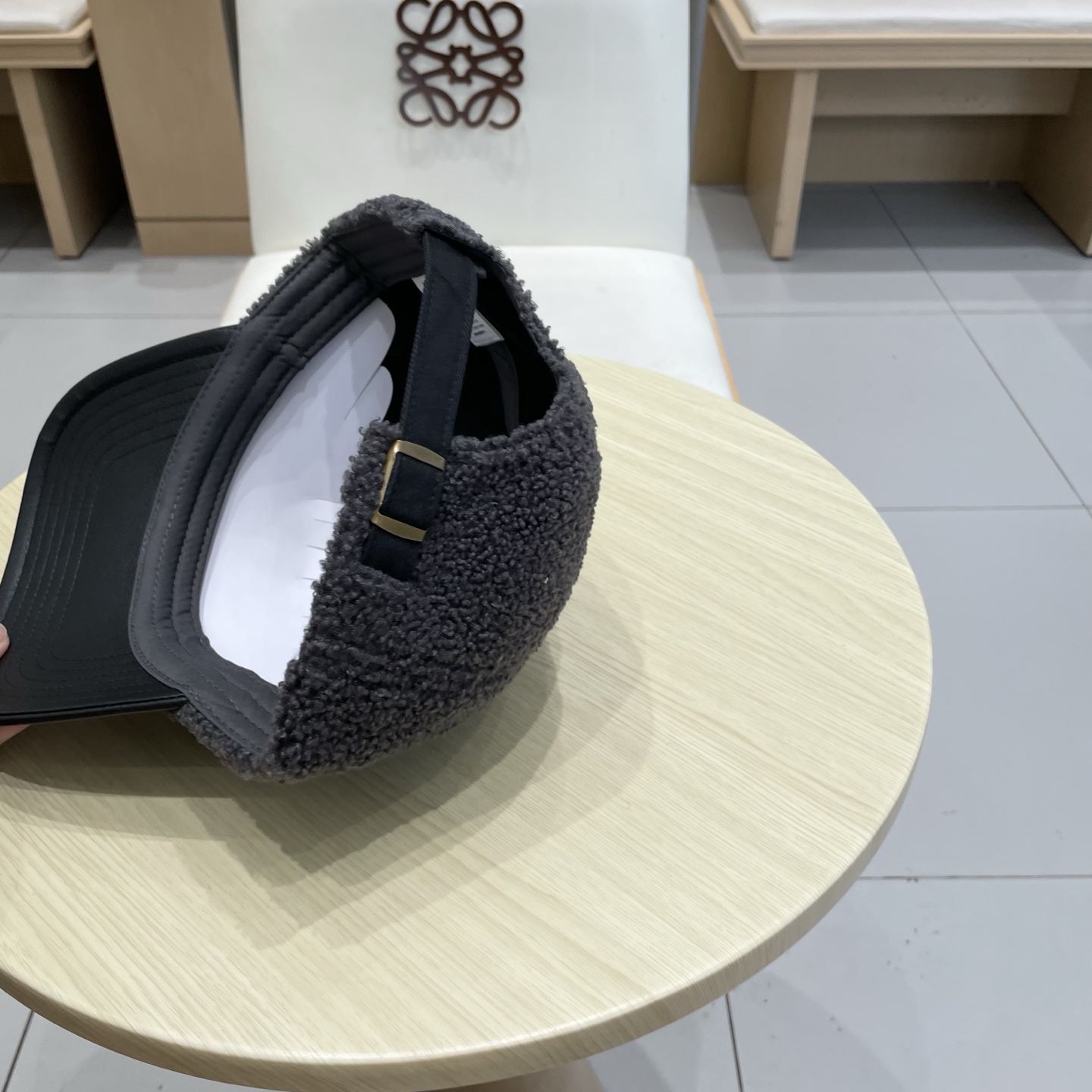 🧢路易威登LV羊羔毛棒球帽 👒潮流前线👍懂货的来 新款小羊皮帽檐，质感超好，简约大气，时尚百搭棒球帽，帽