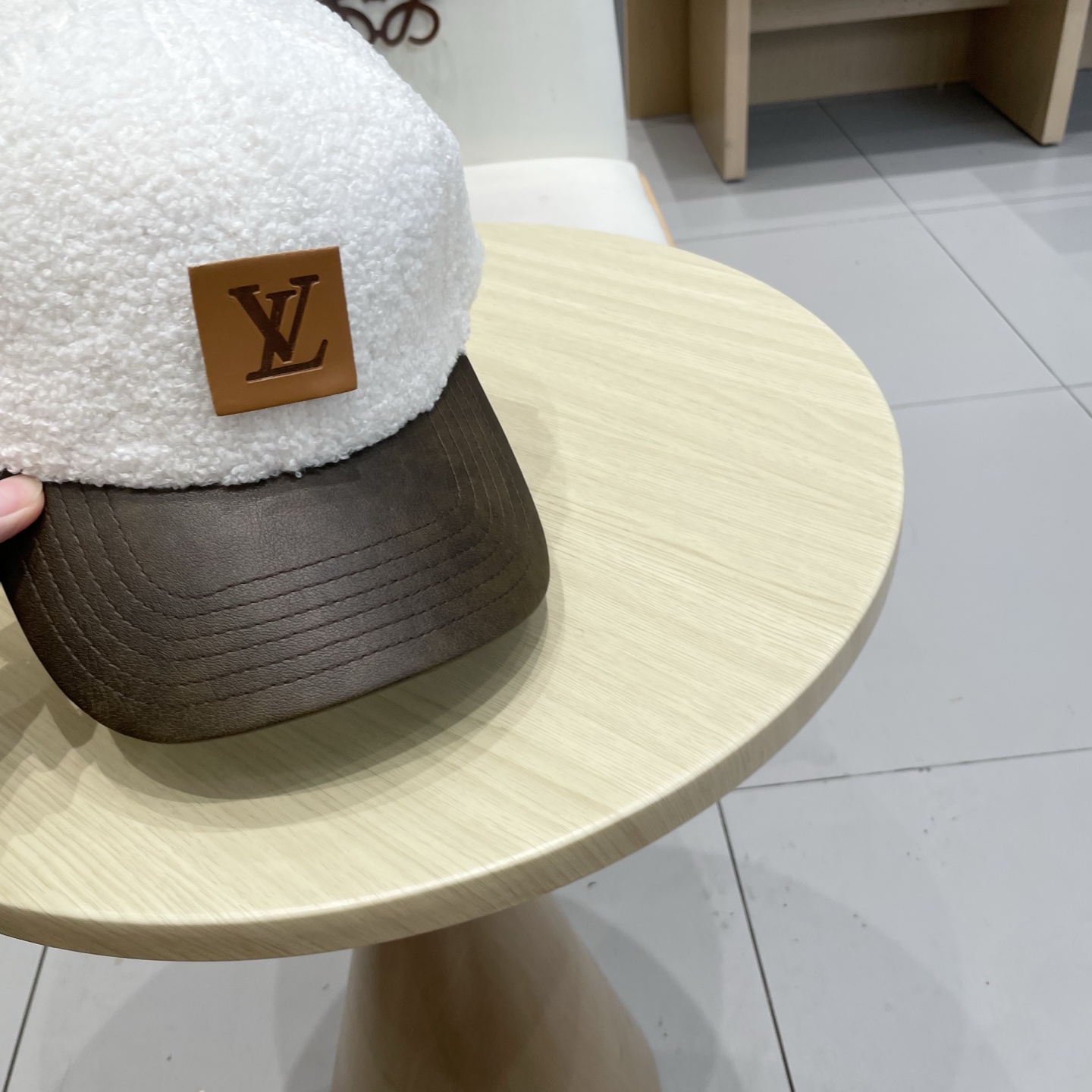 🧢路易威登LV羊羔毛棒球帽 👒潮流前线👍懂货的来 新款小羊皮帽檐，质感超好，简约大气，时尚百搭棒球帽，帽