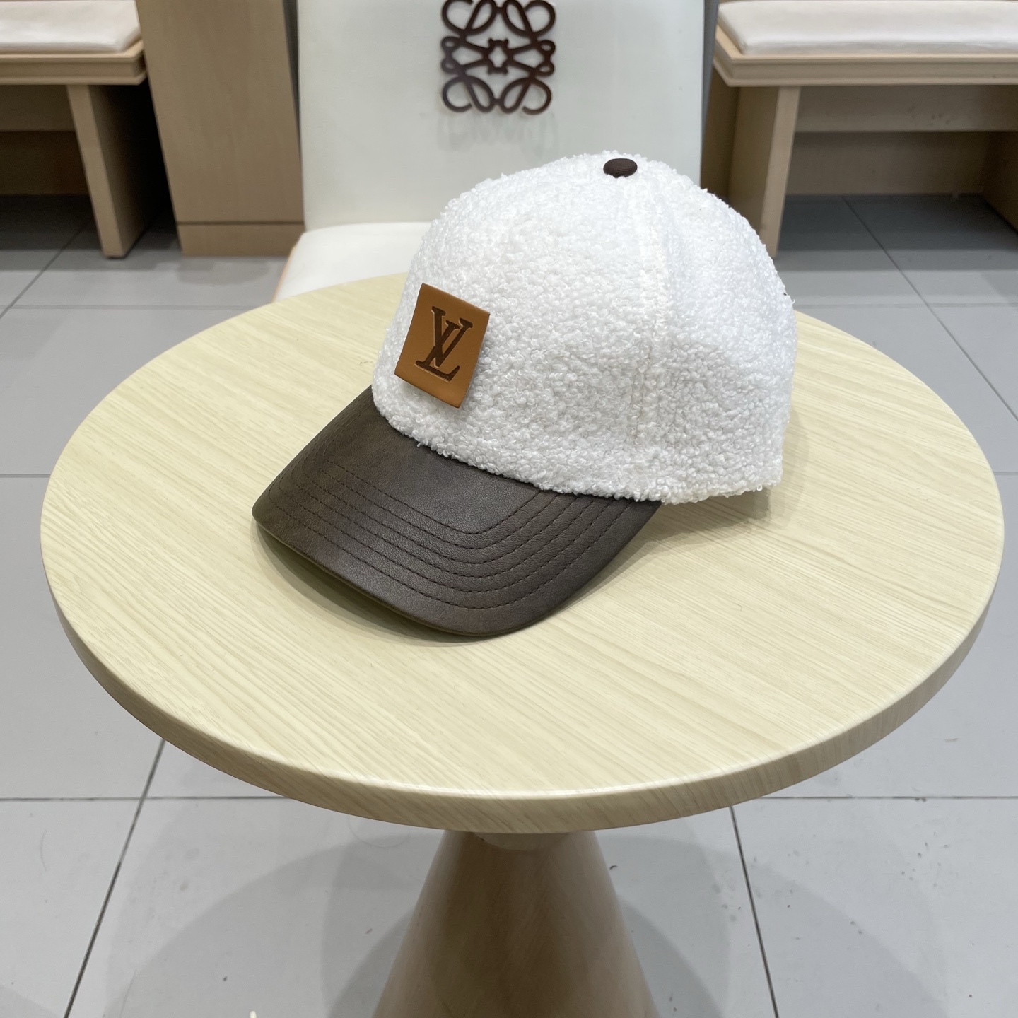 🧢路易威登LV羊羔毛棒球帽 👒潮流前线👍懂货的来 新款小羊皮帽檐，质感超好，简约大气，时尚百搭棒球帽，帽