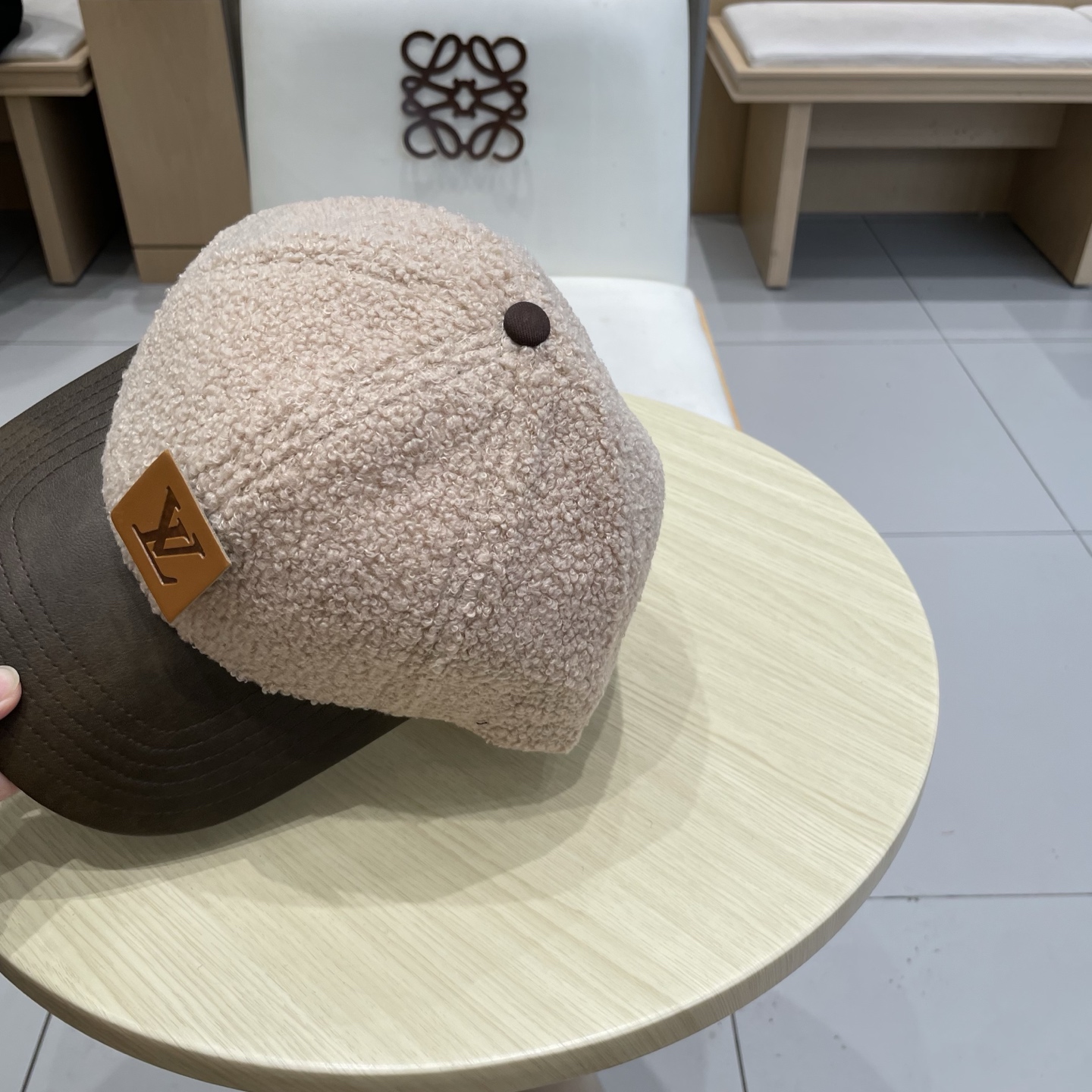 🧢路易威登LV羊羔毛棒球帽 👒潮流前线👍懂货的来 新款小羊皮帽檐，质感超好，简约大气，时尚百搭棒球帽，帽