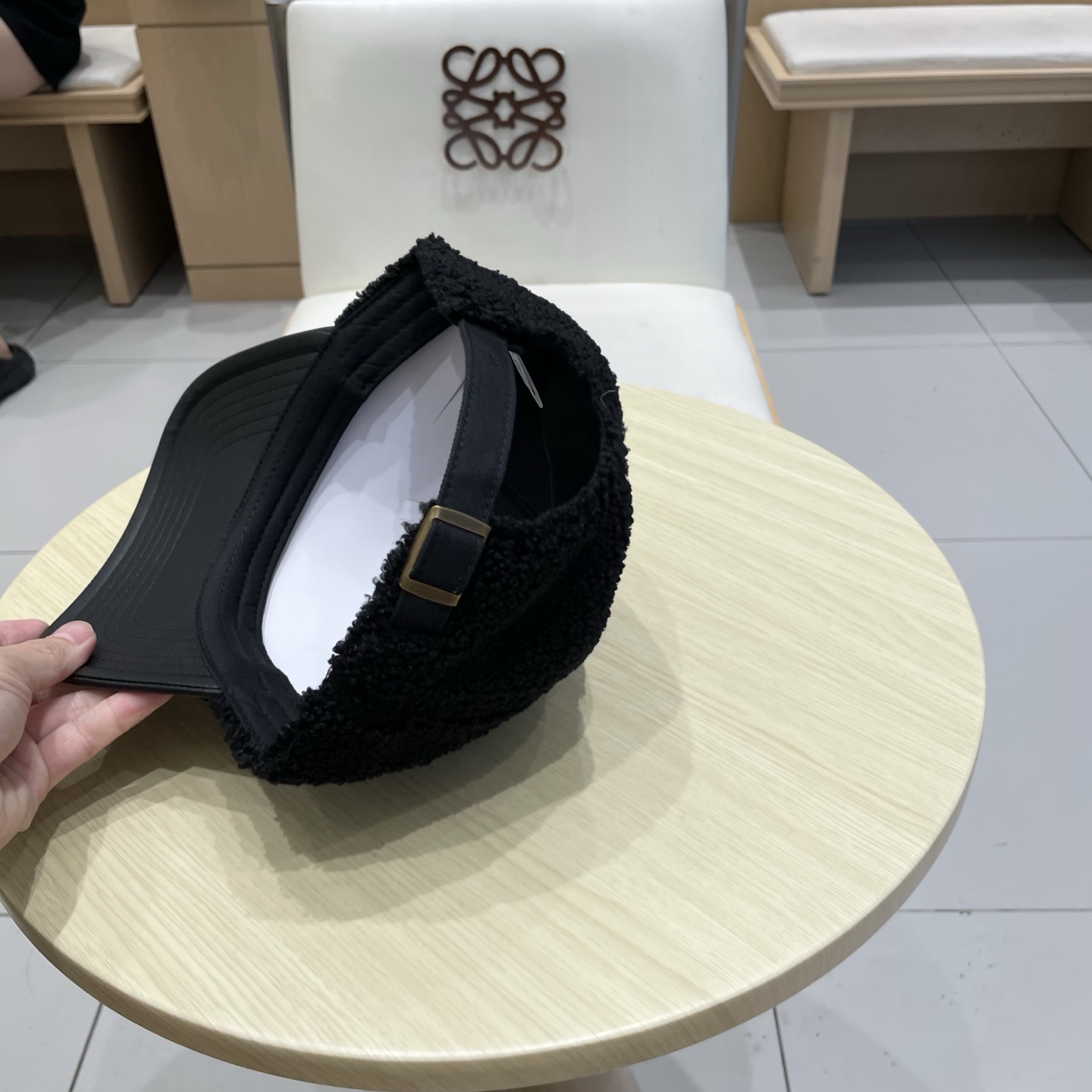 🧢路易威登LV羊羔毛棒球帽 👒潮流前线👍懂货的来 新款小羊皮帽檐，质感超好，简约大气，时尚百搭棒球帽，帽