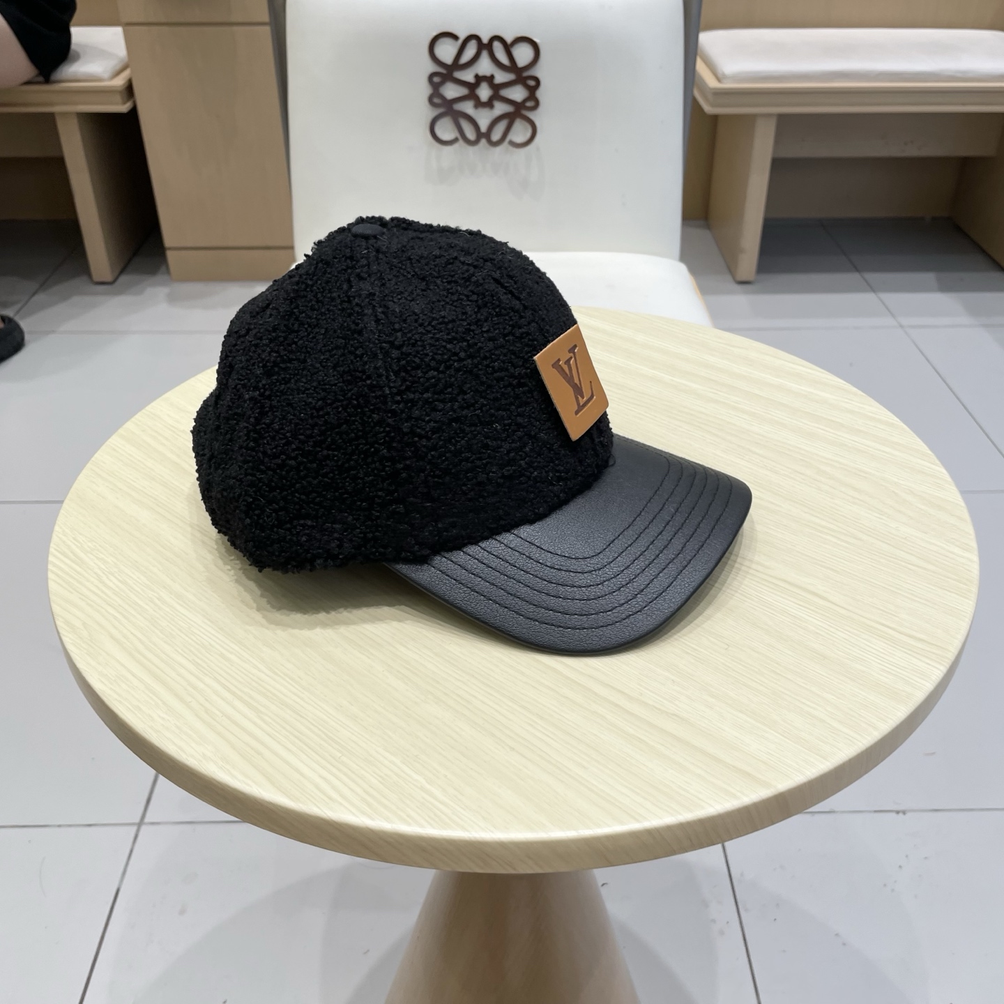 🧢路易威登LV羊羔毛棒球帽 👒潮流前线👍懂货的来 新款小羊皮帽檐，质感超好，简约大气，时尚百搭棒球帽，帽