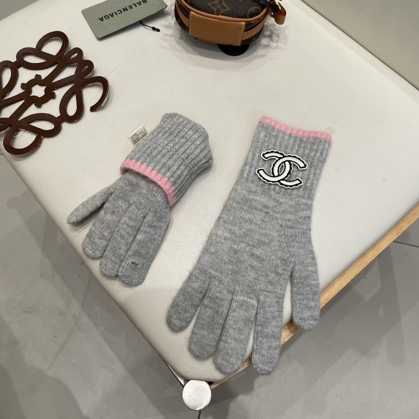 Chanel 专柜新品羊毛手套，。时尚手套，秋冬保暖加绒内里，上手超舒适柔软、百搭！均码