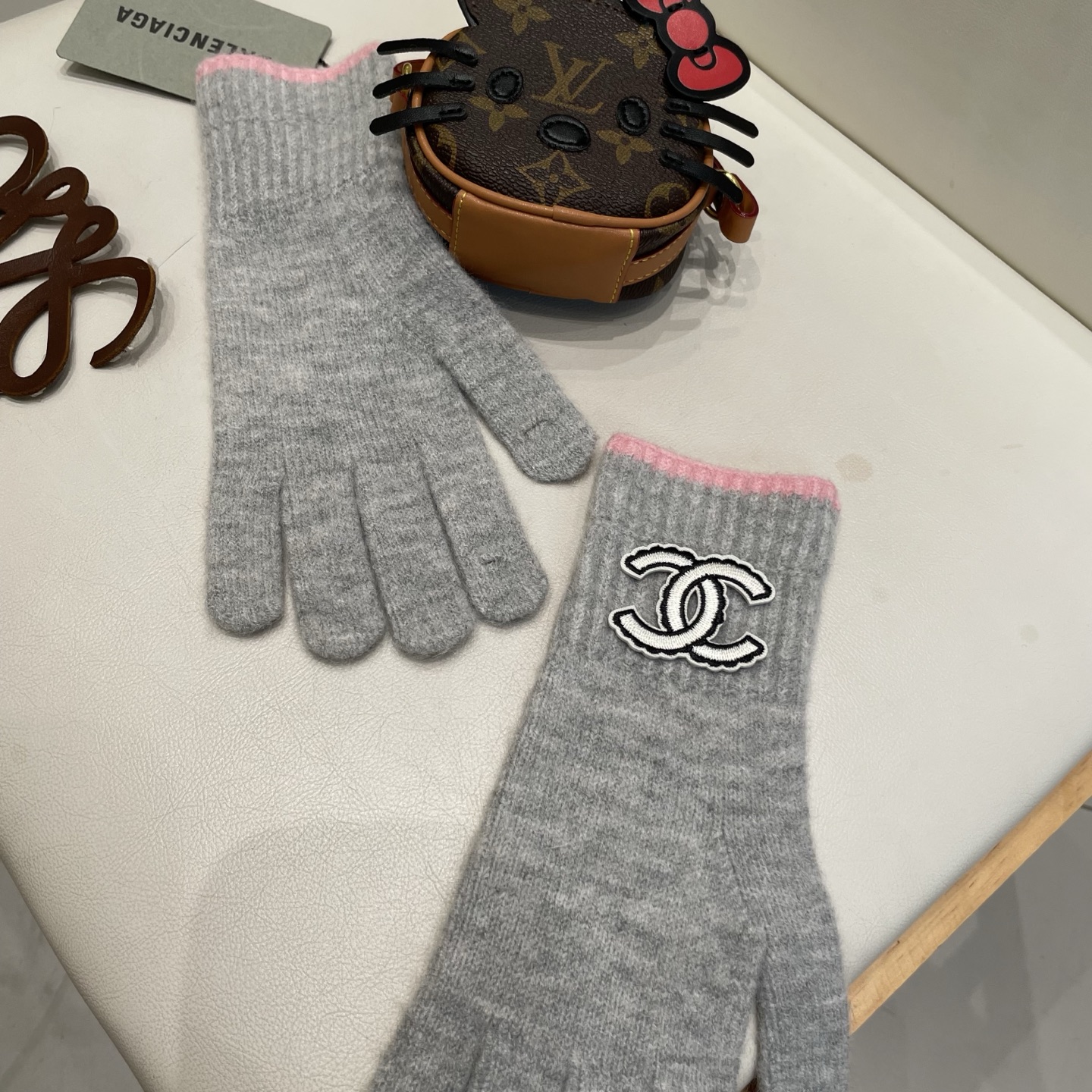 Chanel 专柜新品羊毛手套，。时尚手套，秋冬保暖加绒内里，上手超舒适柔软、百搭！均码