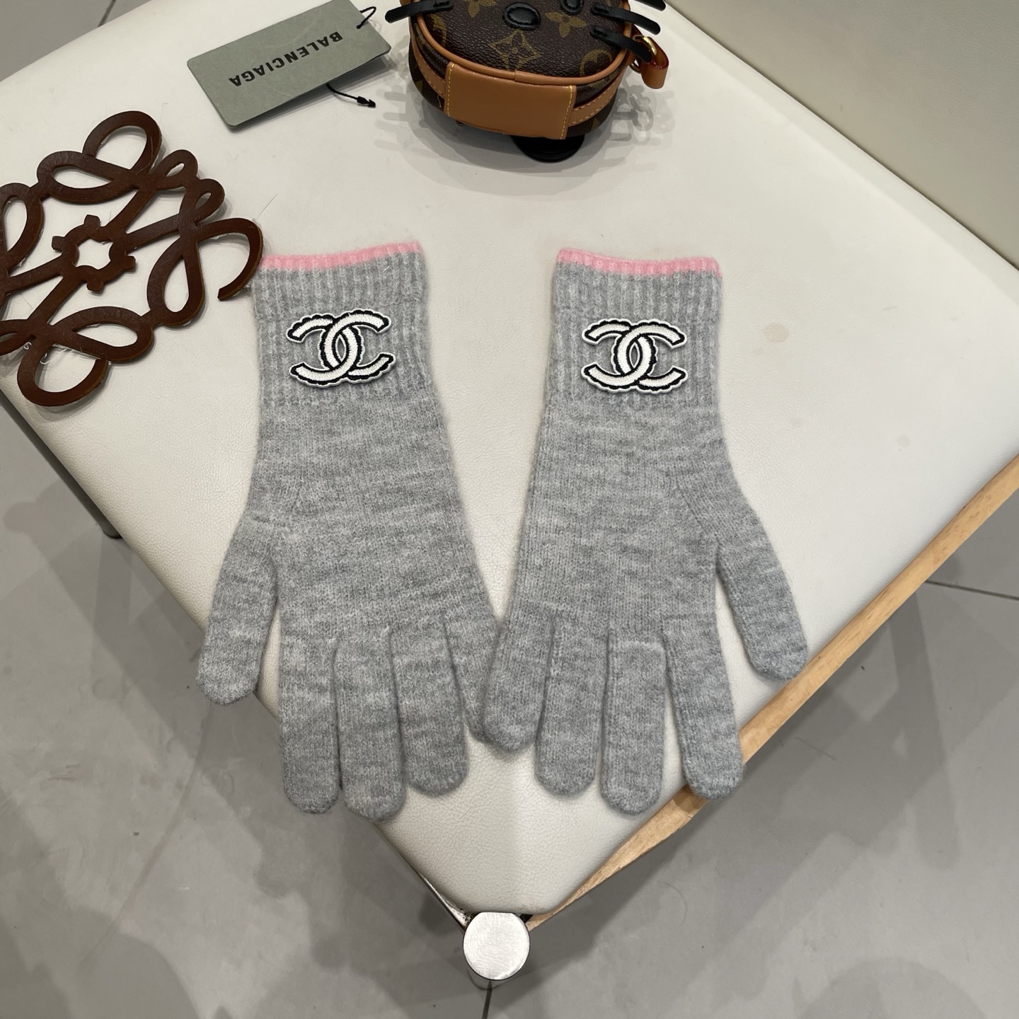 Chanel 专柜新品羊毛手套，。时尚手套，秋冬保暖加绒内里，上手超舒适柔软、百搭！均码