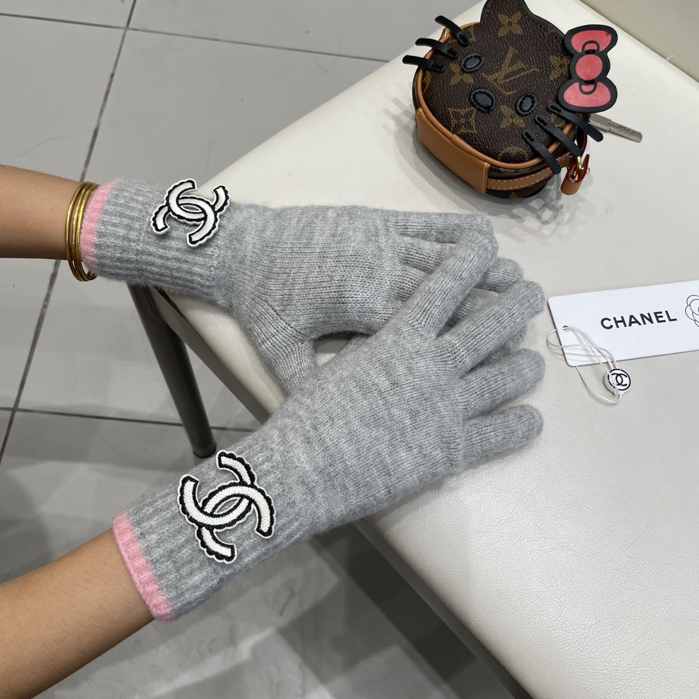 Chanel 专柜新品羊毛手套，。时尚手套，秋冬保暖加绒内里，上手超舒适柔软、百搭！均码