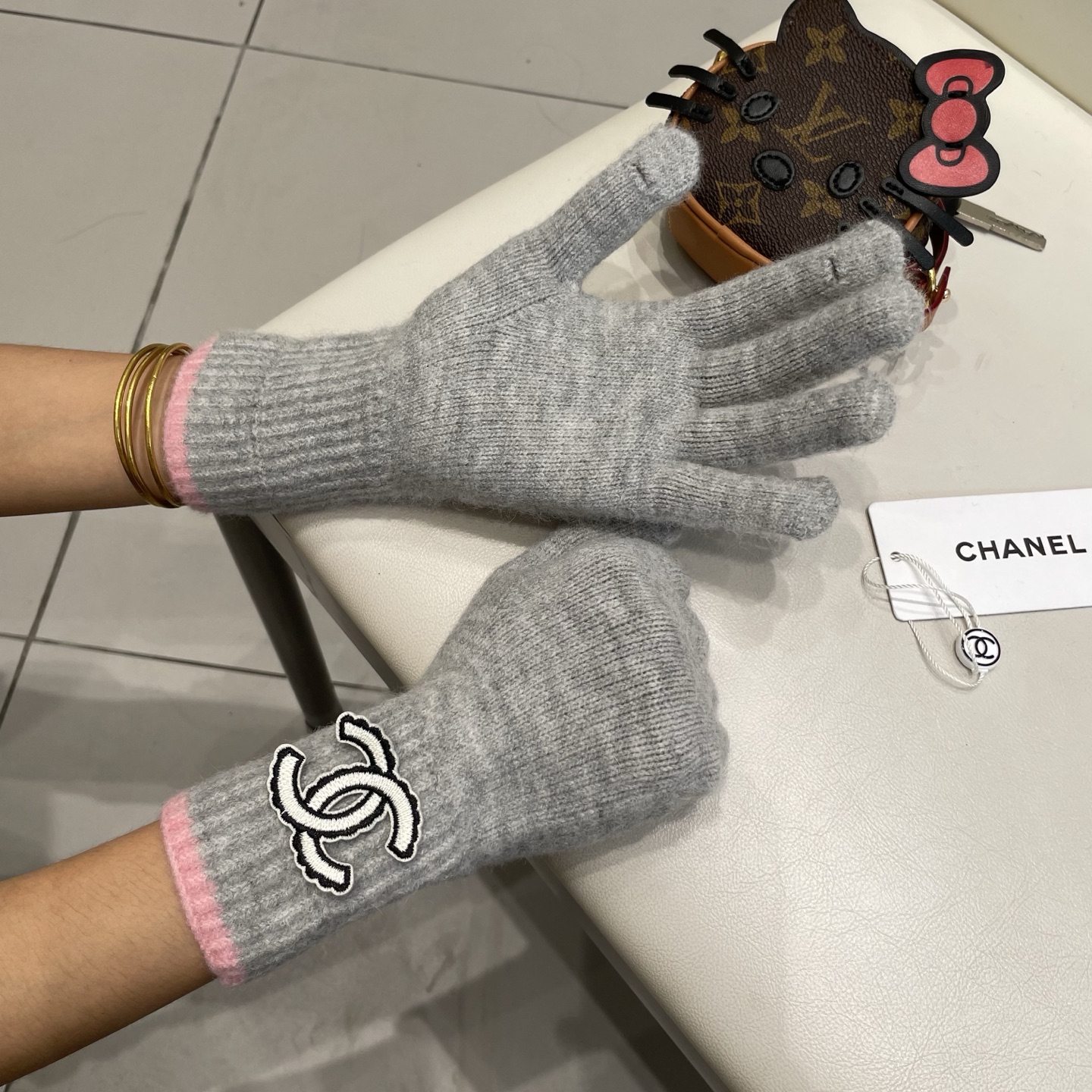 Chanel 专柜新品羊毛手套，。时尚手套，秋冬保暖加绒内里，上手超舒适柔软、百搭！均码