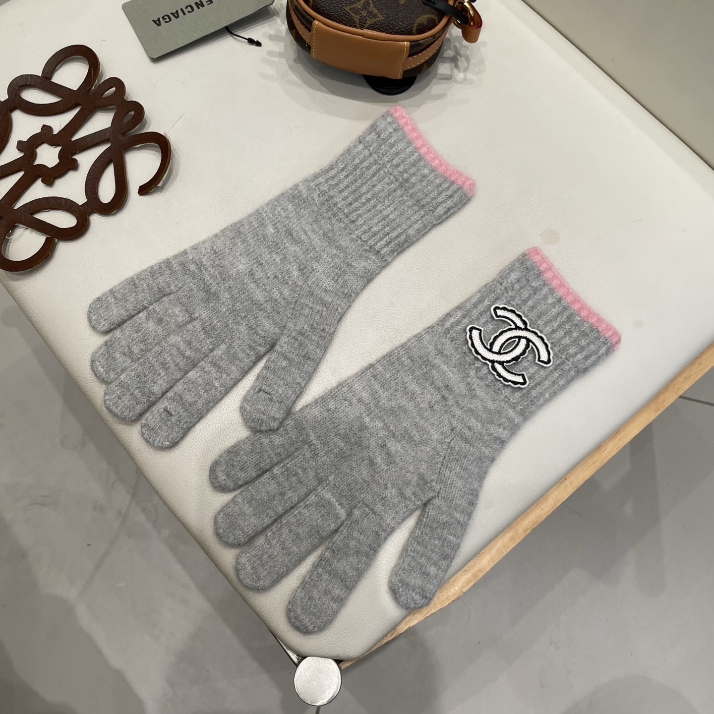 Chanel 专柜新品羊毛手套，。时尚手套，秋冬保暖加绒内里，上手超舒适柔软、百搭！均码