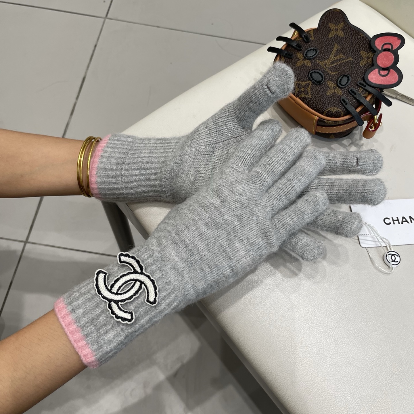 Chanel 专柜新品羊毛手套，。时尚手套，秋冬保暖加绒内里，上手超舒适柔软、百搭！均码