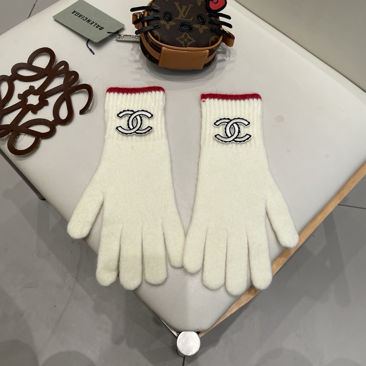 Chanel 专柜新品羊毛手套，。时尚手套，秋冬保暖加绒内里，上手超舒适柔软、百搭！均码
