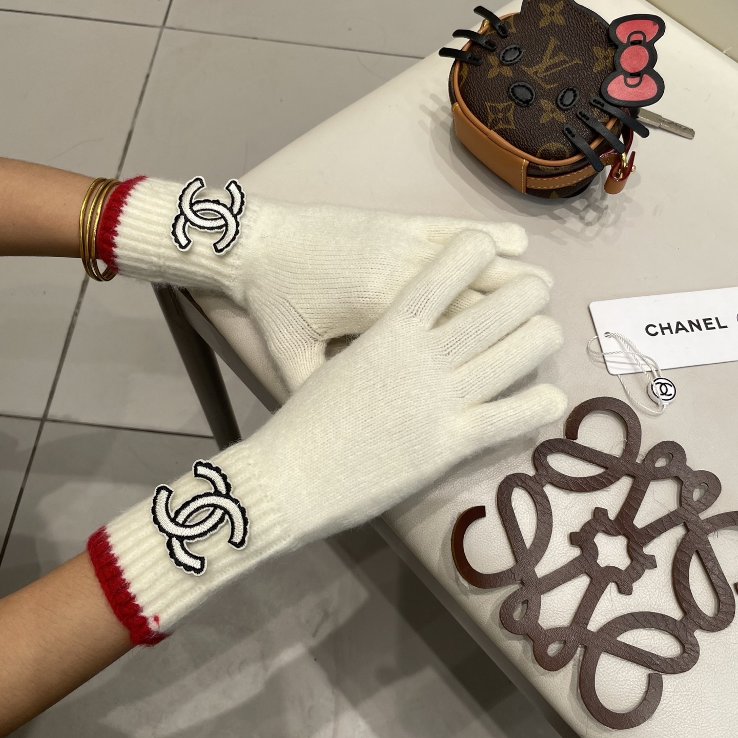 Chanel 专柜新品羊毛手套，。时尚手套，秋冬保暖加绒内里，上手超舒适柔软、百搭！均码