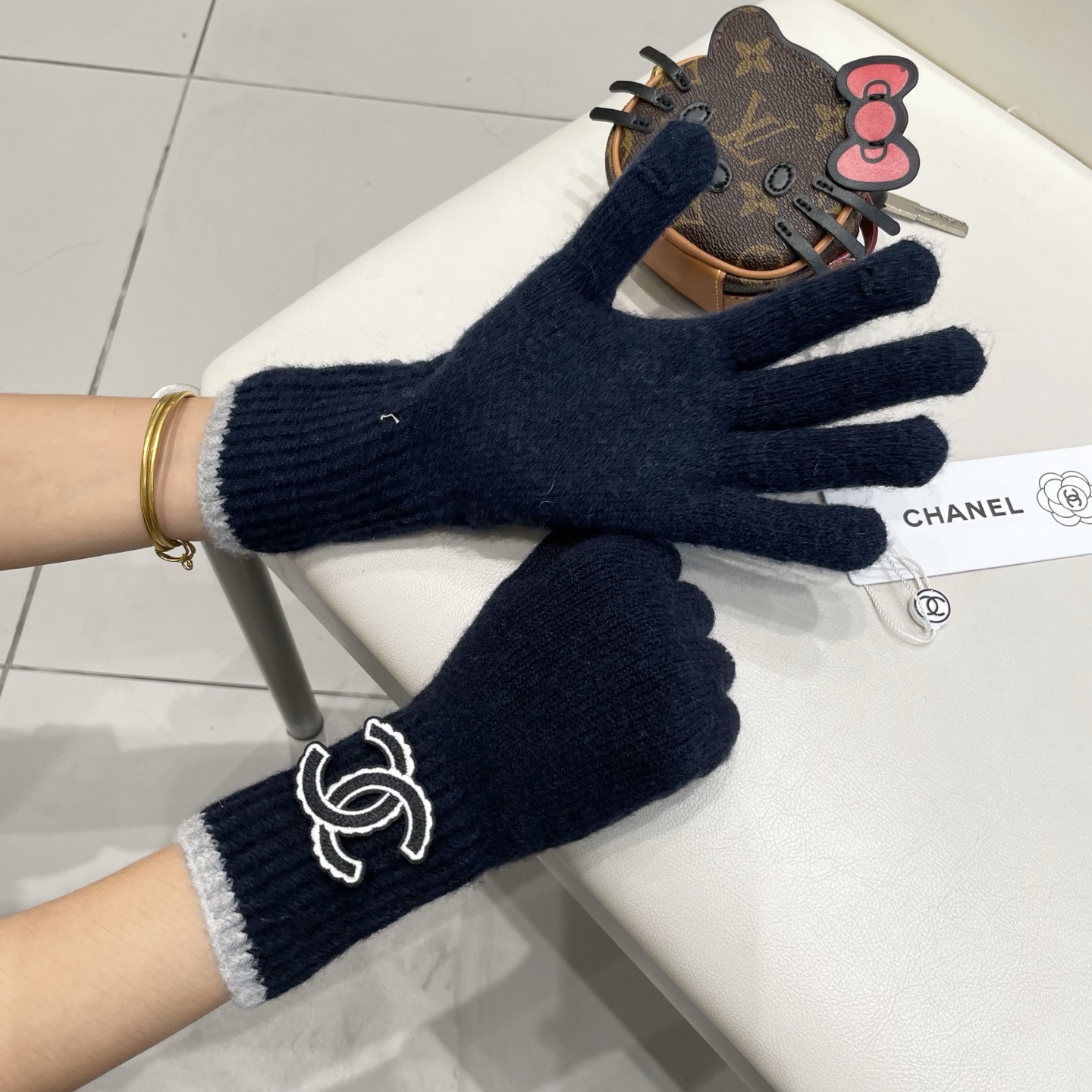 Chanel 专柜新品羊毛手套，。时尚手套，秋冬保暖加绒内里，上手超舒适柔软、百搭！均码