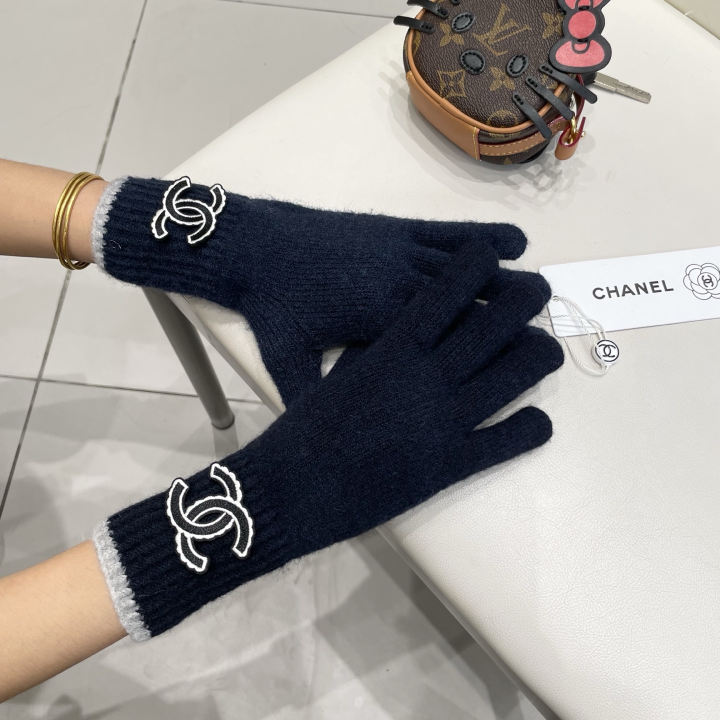 Chanel 专柜新品羊毛手套，。时尚手套，秋冬保暖加绒内里，上手超舒适柔软、百搭！均码