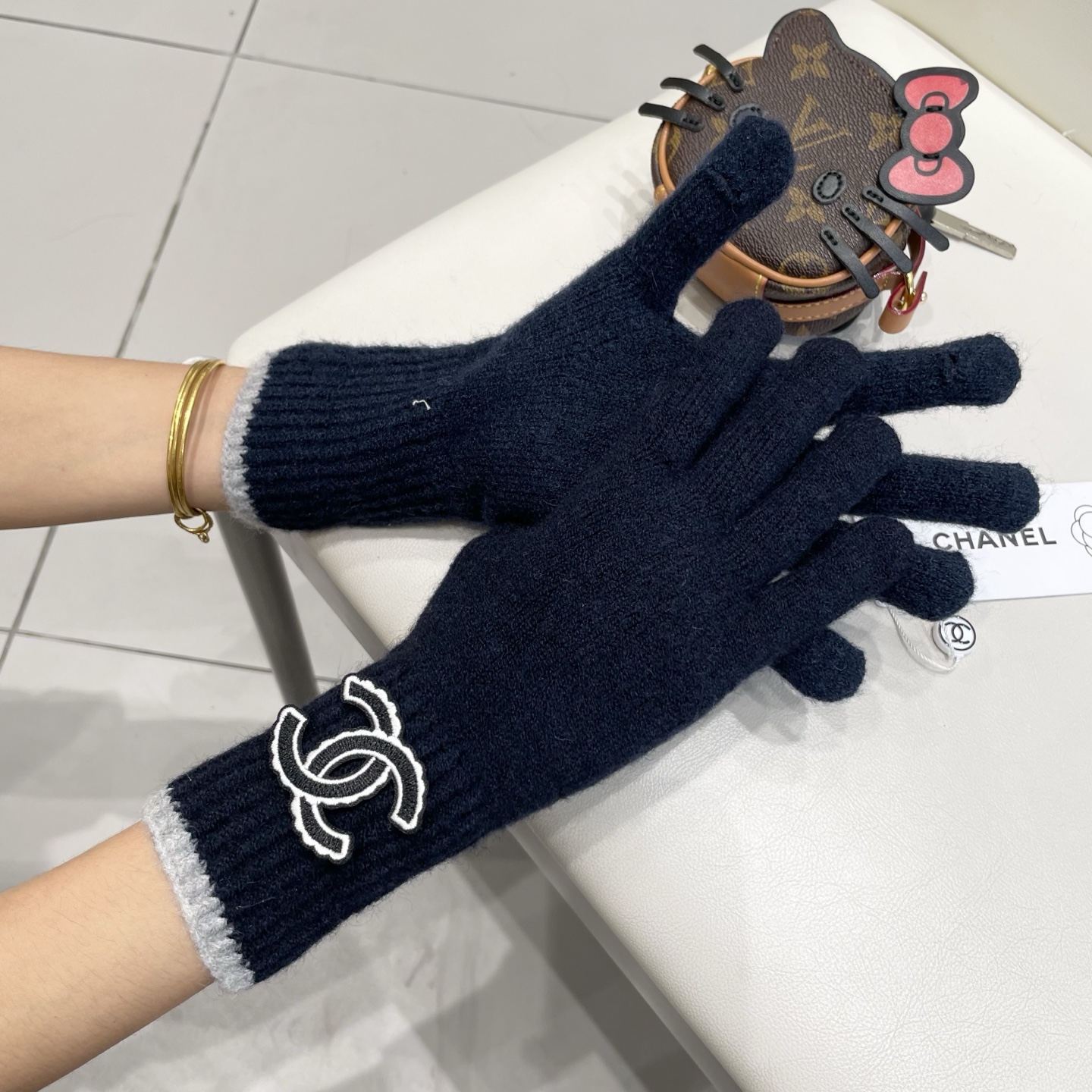 Chanel 专柜新品羊毛手套，。时尚手套，秋冬保暖加绒内里，上手超舒适柔软、百搭！均码