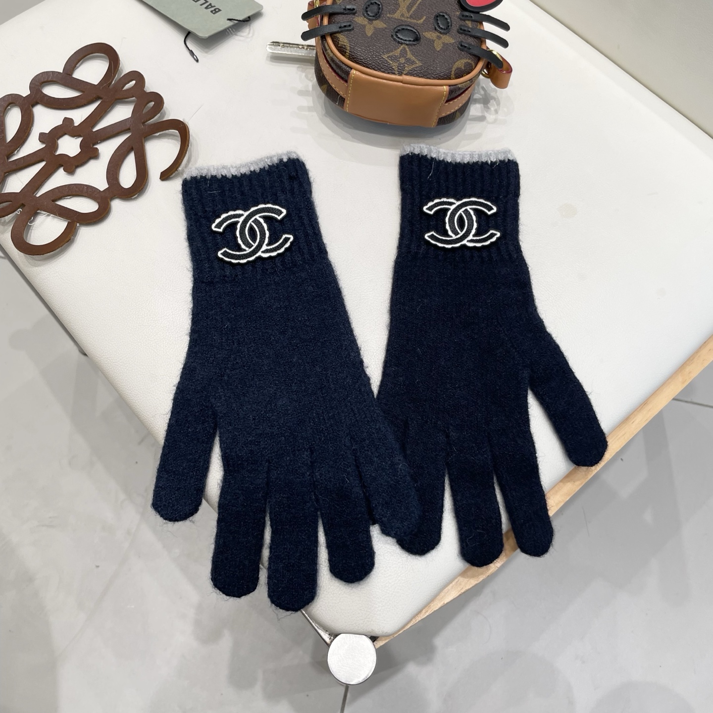 Chanel 专柜新品羊毛手套，。时尚手套，秋冬保暖加绒内里，上手超舒适柔软、百搭！均码