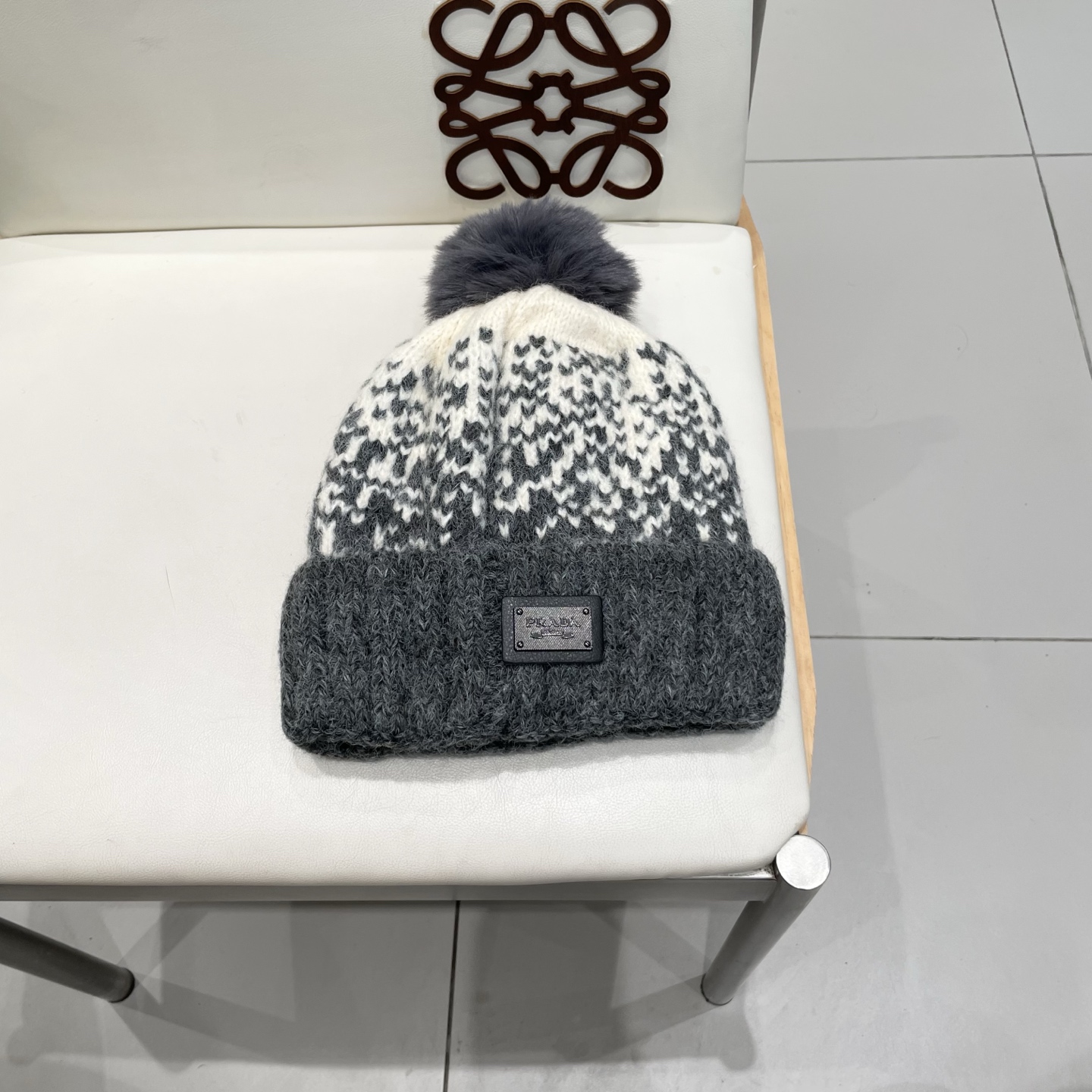 NO:617750,Prada Korean style autumn and winter cute fur ball to prevent cold and warm fashion jacquard plus velvet warm hat women's Christmas hat casual woolen hat hat fisherman hat baseball cap knitted hat, hat, prada, prada, espadrilles, hats19860909普拉达Prada韩版秋冬可爱毛球防寒保暖时尚提花加绒保暖帽女圣诞帽休闲毛线帽 帽子渔夫帽棒球帽针织帽,帽子,prada,prada,espadrilles,hats,hat