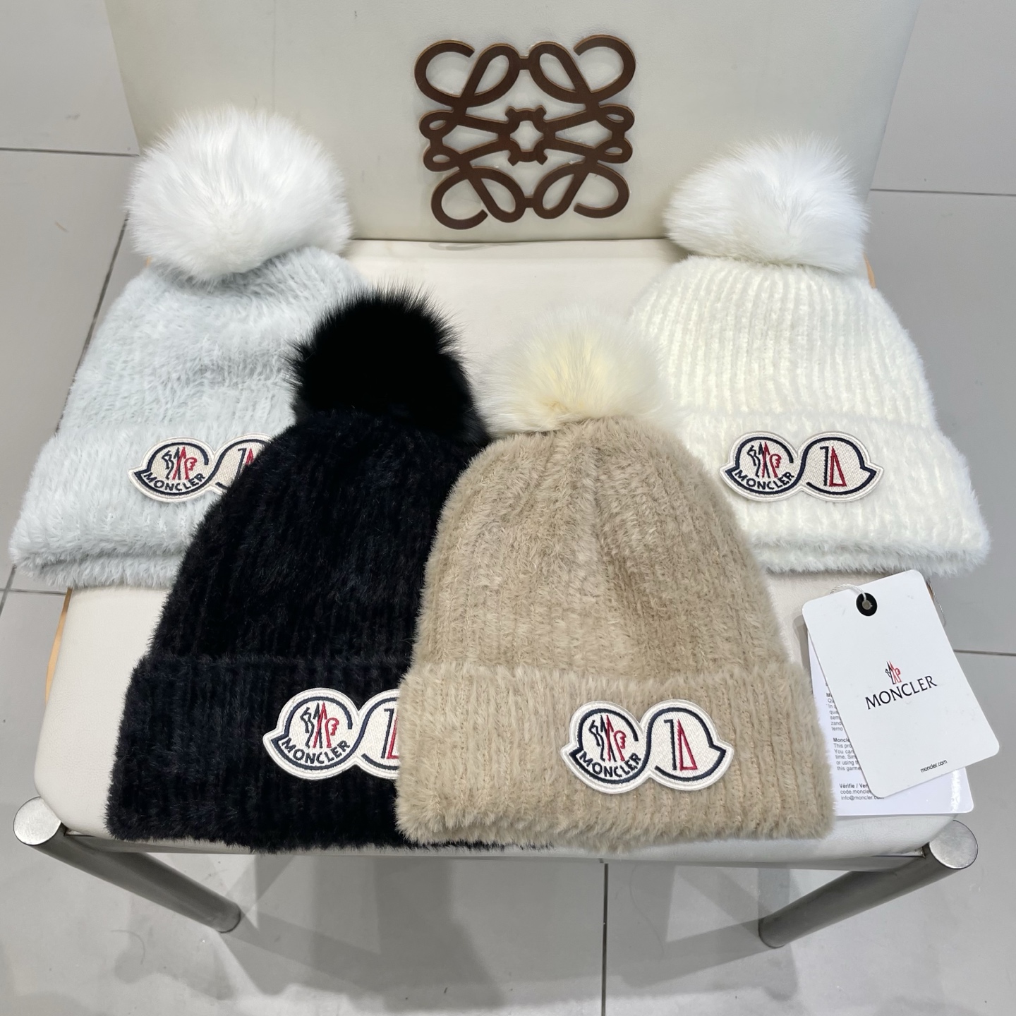 moncler2025新款秋冬韩版纯色毛线帽超大狐狸球保暖舒适针织帽保暖跨境欧