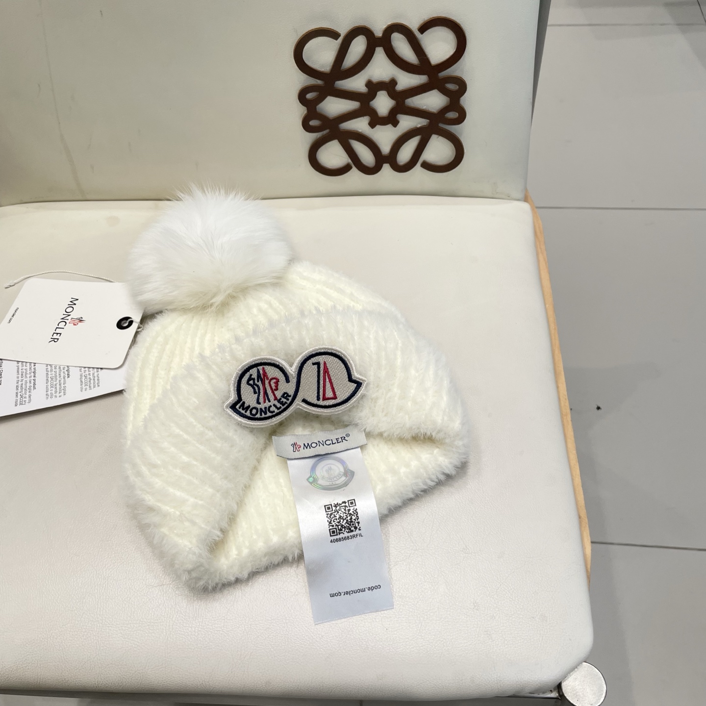 moncler2025新款秋冬韩版纯色毛线帽超大狐狸球保暖舒适针织帽保暖跨境欧