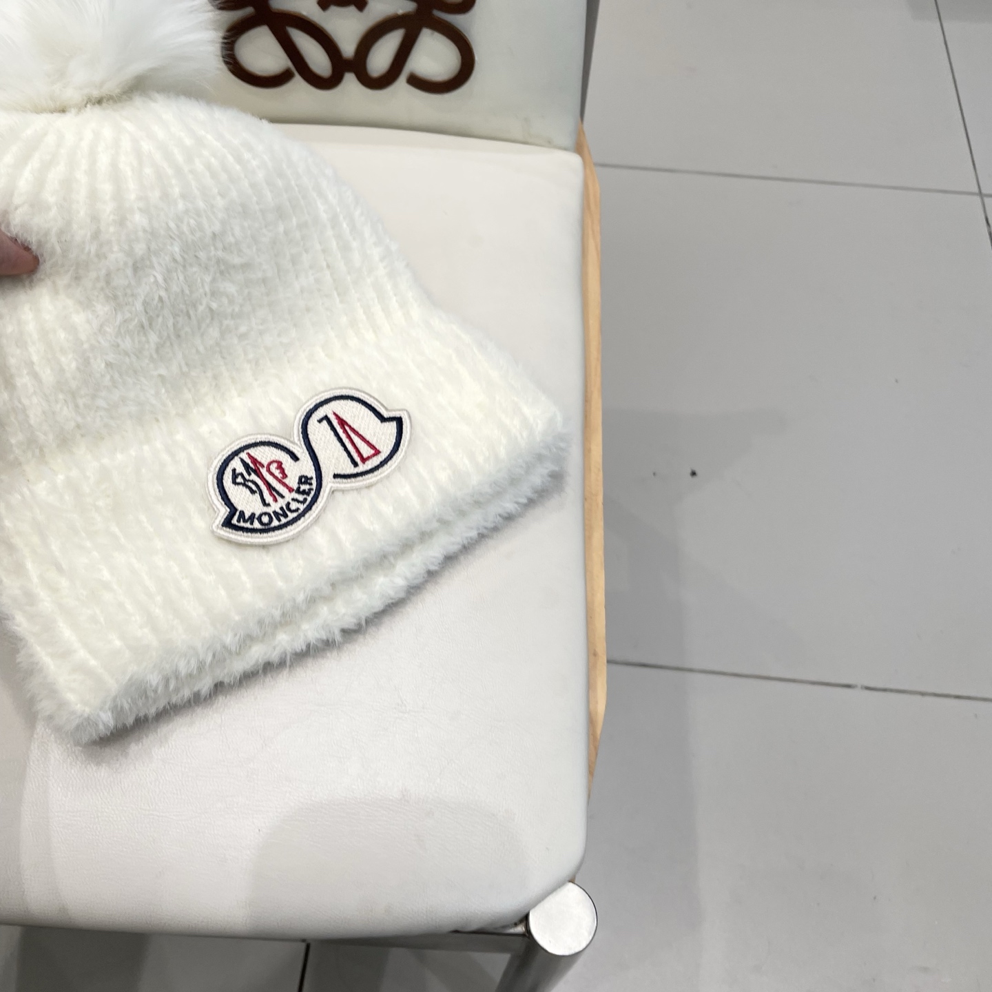 moncler2025新款秋冬韩版纯色毛线帽超大狐狸球保暖舒适针织帽保暖跨境欧