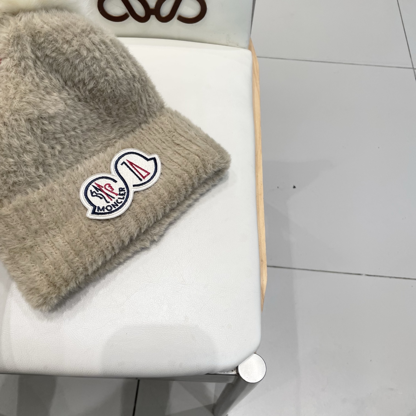 moncler2025新款秋冬韩版纯色毛线帽超大狐狸球保暖舒适针织帽保暖跨境欧