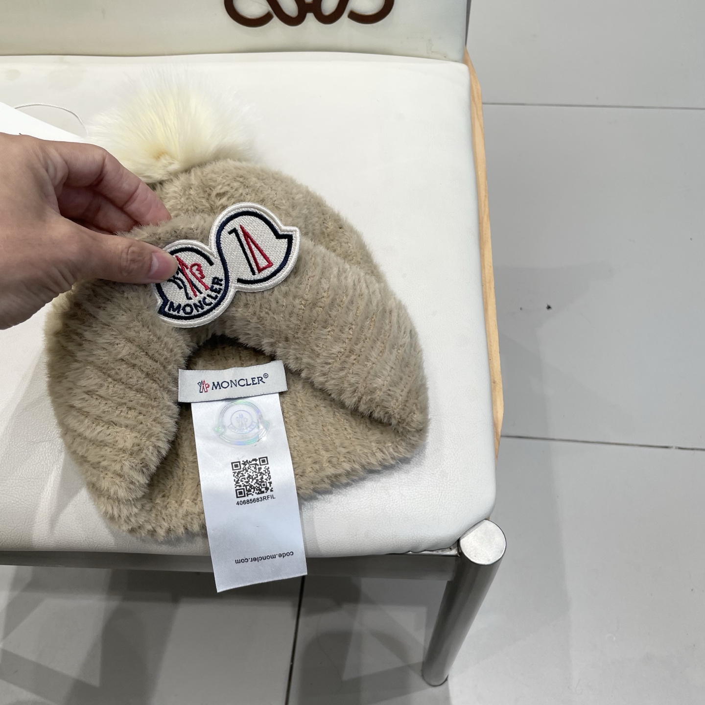 moncler2025新款秋冬韩版纯色毛线帽超大狐狸球保暖舒适针织帽保暖跨境欧