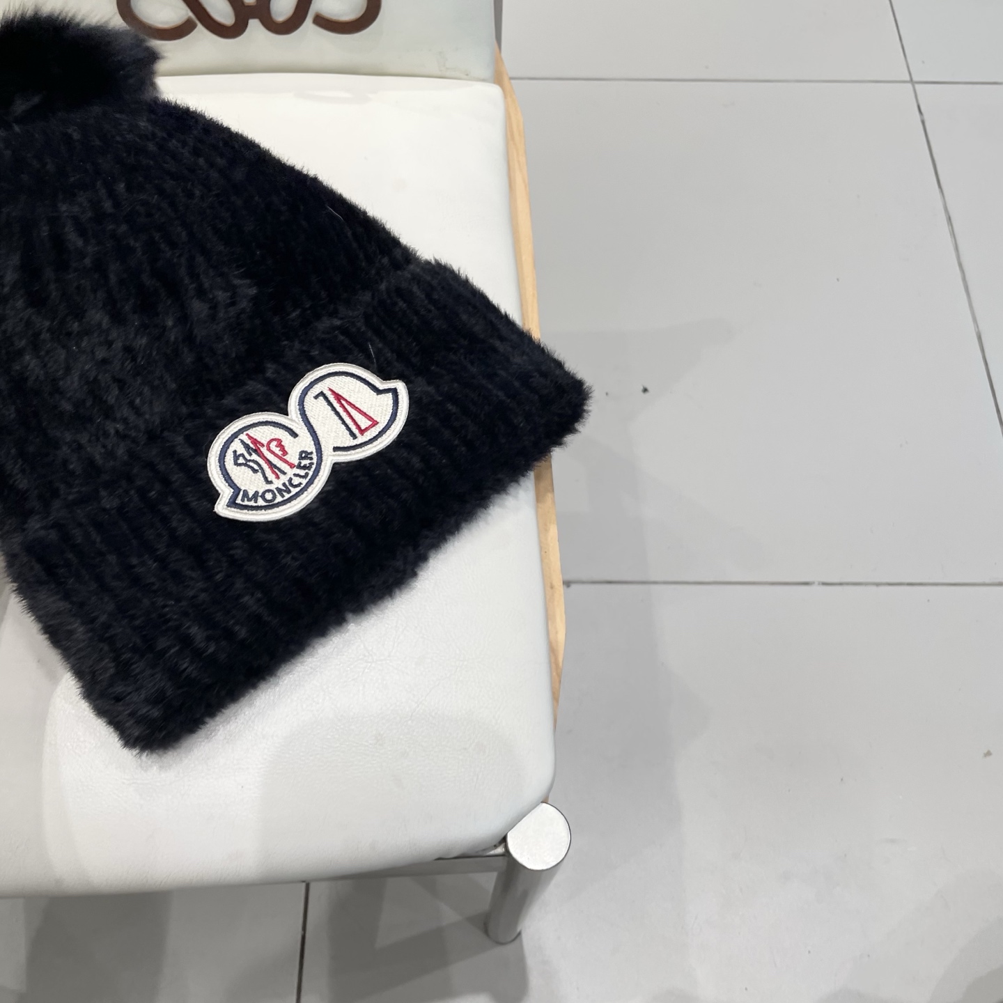 moncler2025新款秋冬韩版纯色毛线帽超大狐狸球保暖舒适针织帽保暖跨境欧