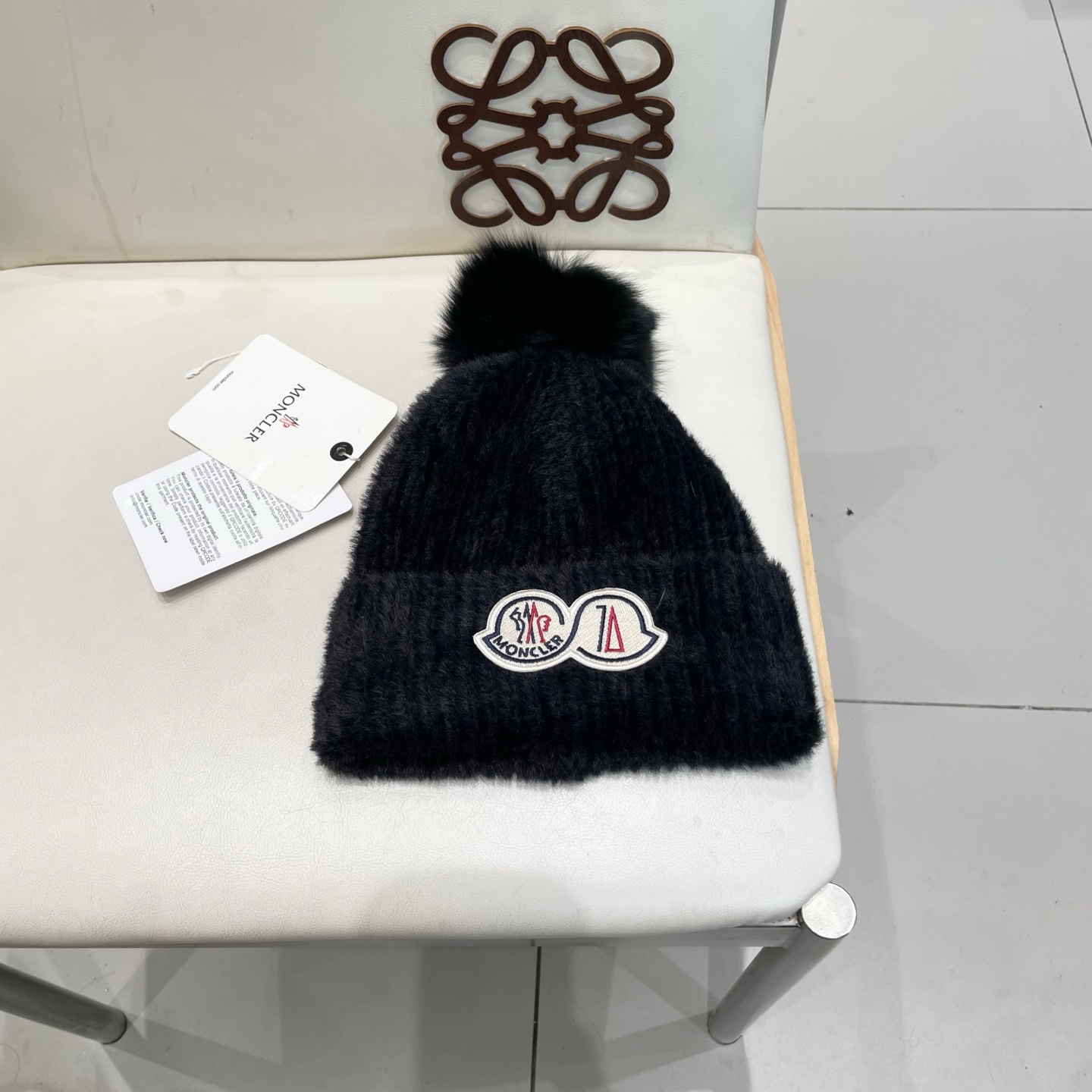 NO:617730,moncler2025 new autumn and winter Korean solid color woolen hat oversized fox ball warm and comfortable knitted hat warm cross-border European hat fisherman hat baseball cap knitted hat, hat, espadrilles, hats19860909moncler2025新款秋冬韩版纯色毛线帽超大狐狸球保暖舒适针织帽保暖跨境欧 帽子渔夫帽棒球帽针织帽,帽子,espadrilles,hats,hat