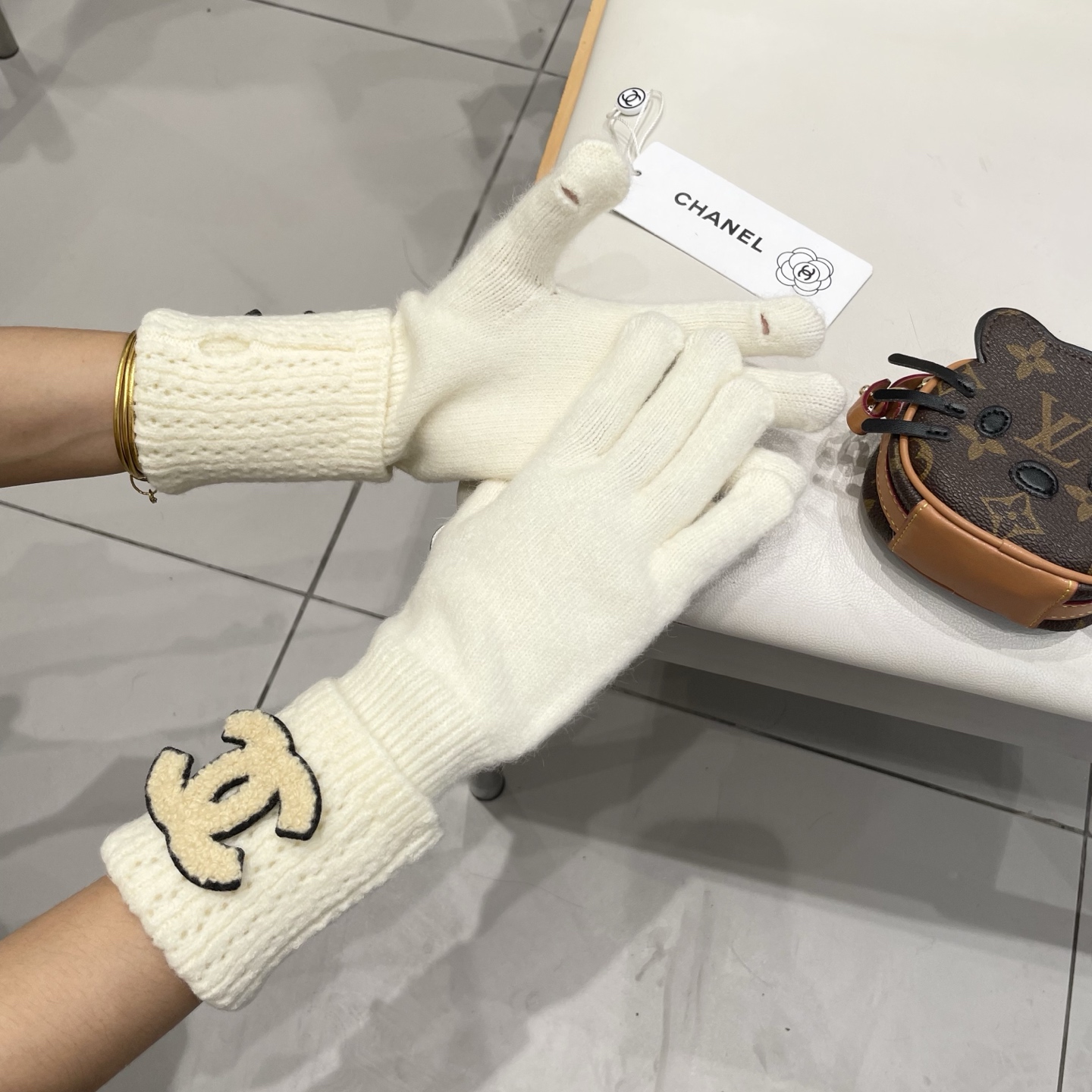 Chanel韩国单针织羊绒手套女士秋冬纯色贴标保暖防寒护腕分指漏指可触屏