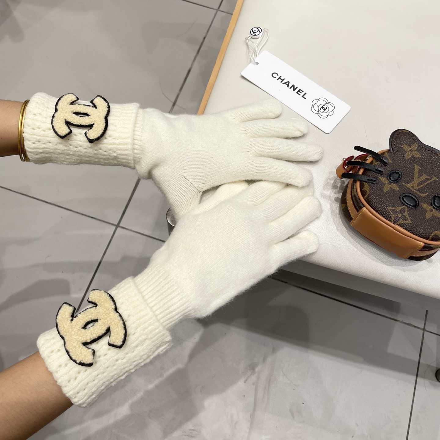 Chanel韩国单针织羊绒手套女士秋冬纯色贴标保暖防寒护腕分指漏指可触屏