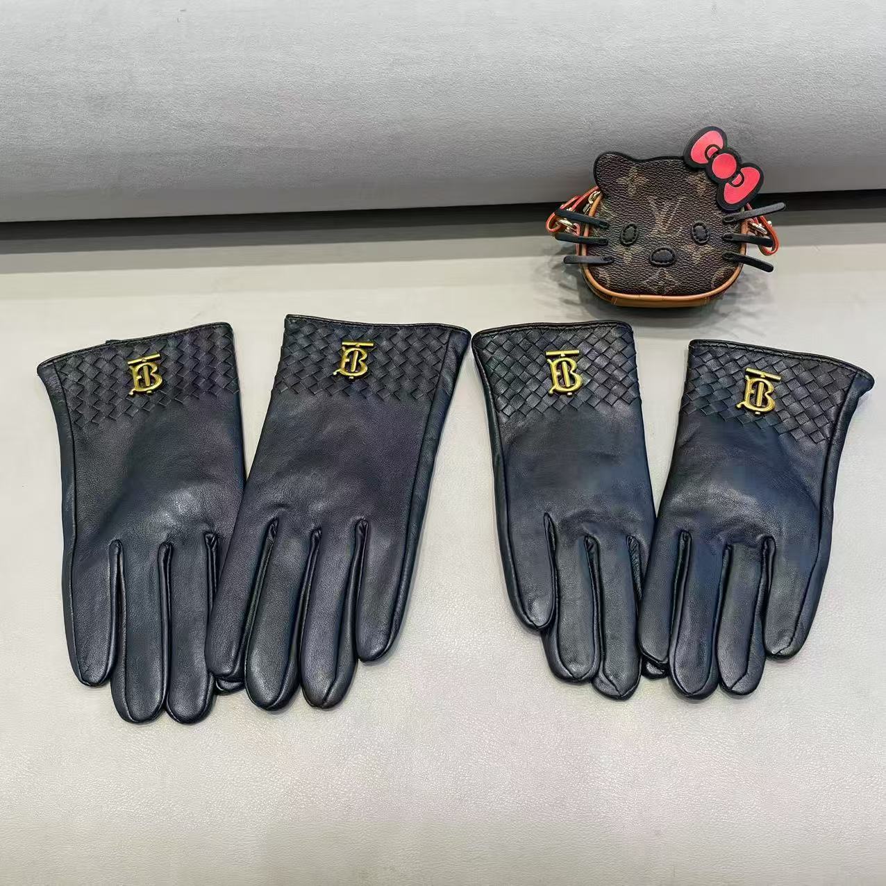 2024巴宝莉TB新款情侣款独家首发‼触屏手套 🧤【原单品质】官网同步男士新款高档羊皮手套🎉🎉女神首选 