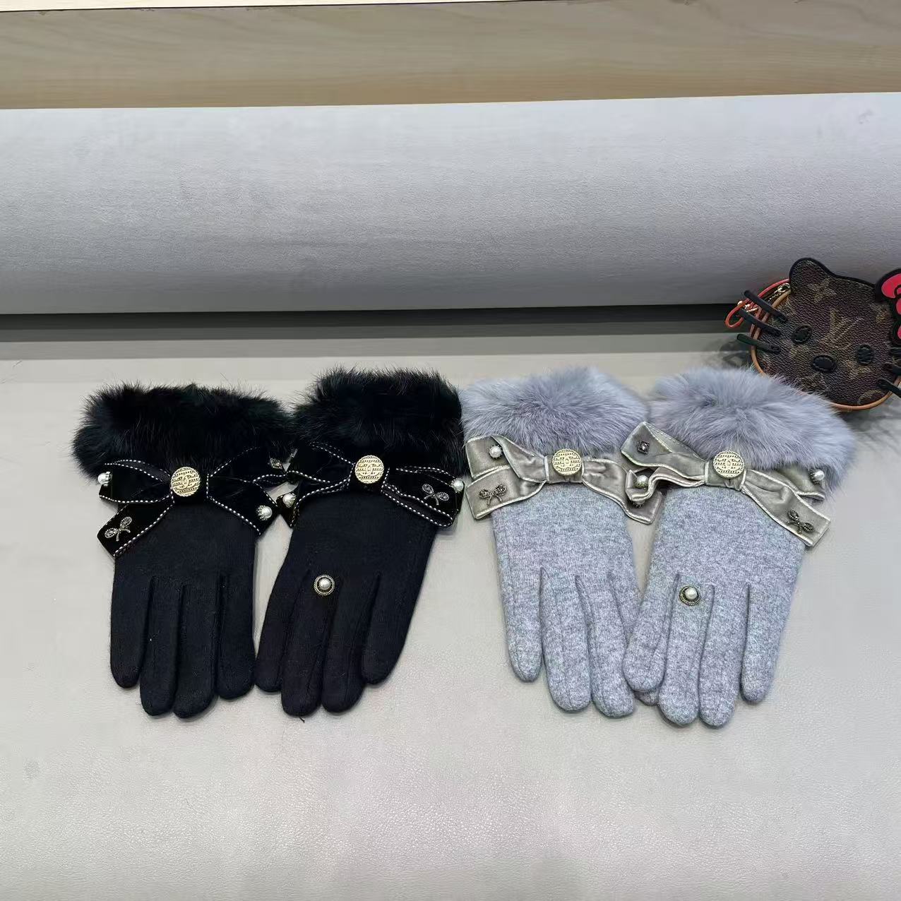 Chanel 香奈儿2024秋冬懒兔毛羊毛手套👍值得对比。。同款不同品质，秒杀市场差产品，羊毛十懒兔毛内