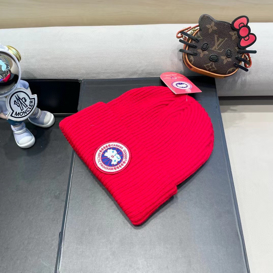 加拿大鹅。CANADA GOOSE 配毛球羊毛针织！官网最新羊毛针织帽，官网原单复刻.非常柔软亲肤，弹性