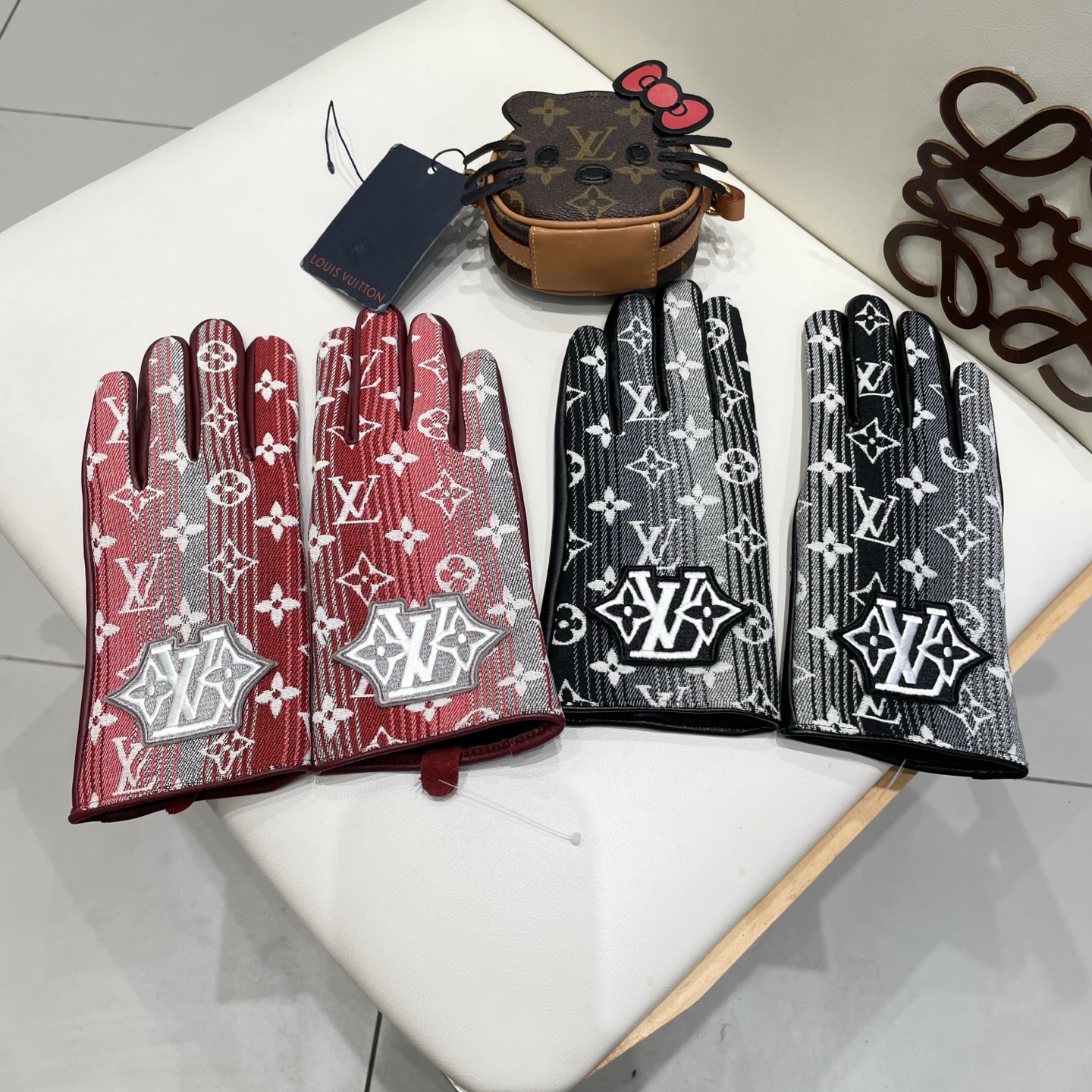 2025🧤LV渐变新品布配皮手套，时尚机车🚗手套，秋冬新品布内里，时尚🌺上手超舒适柔软、百搭！集美女神必