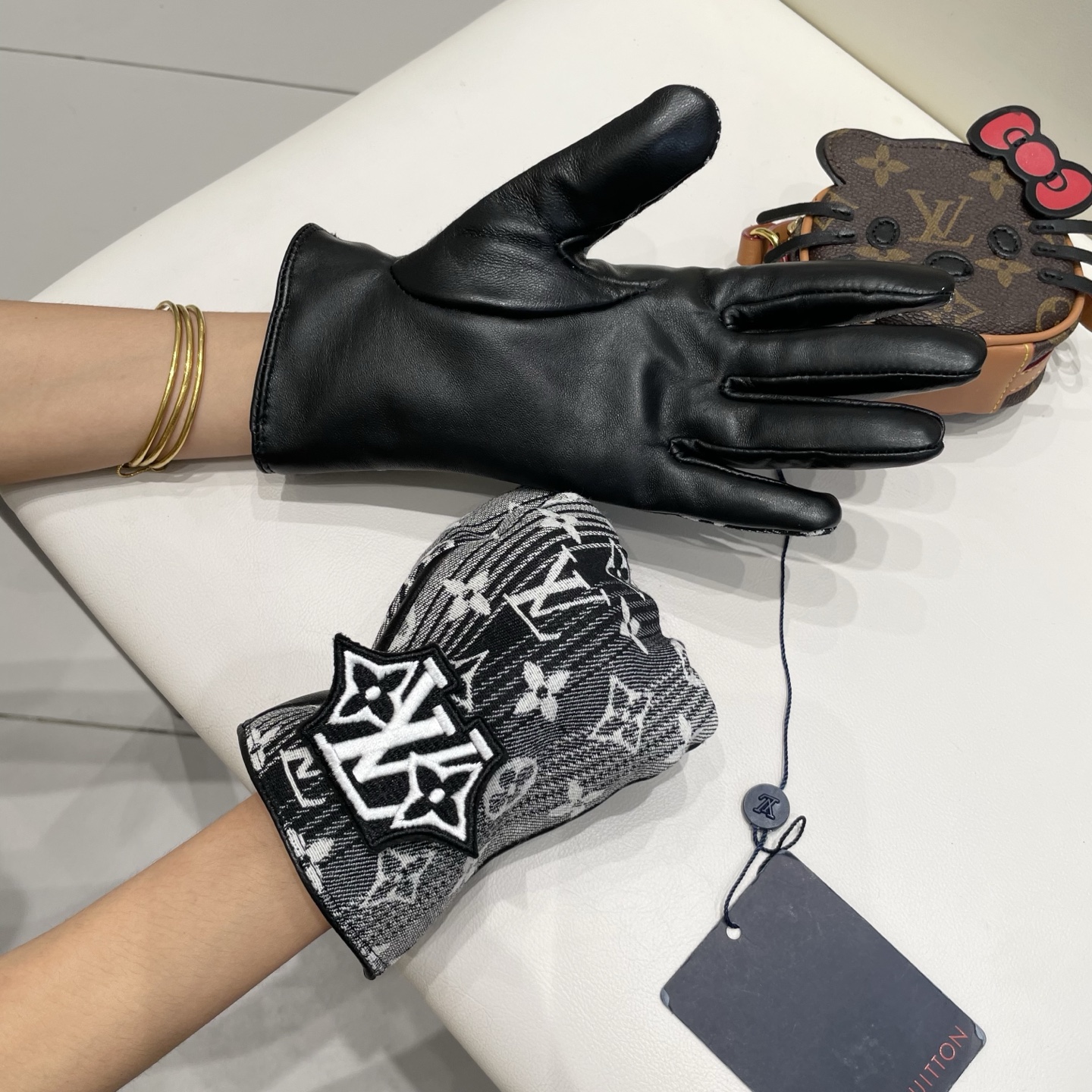 2025🧤LV渐变新品布配皮手套，时尚机车🚗手套，秋冬新品布内里，时尚🌺上手超舒适柔软、百搭！集美女神必