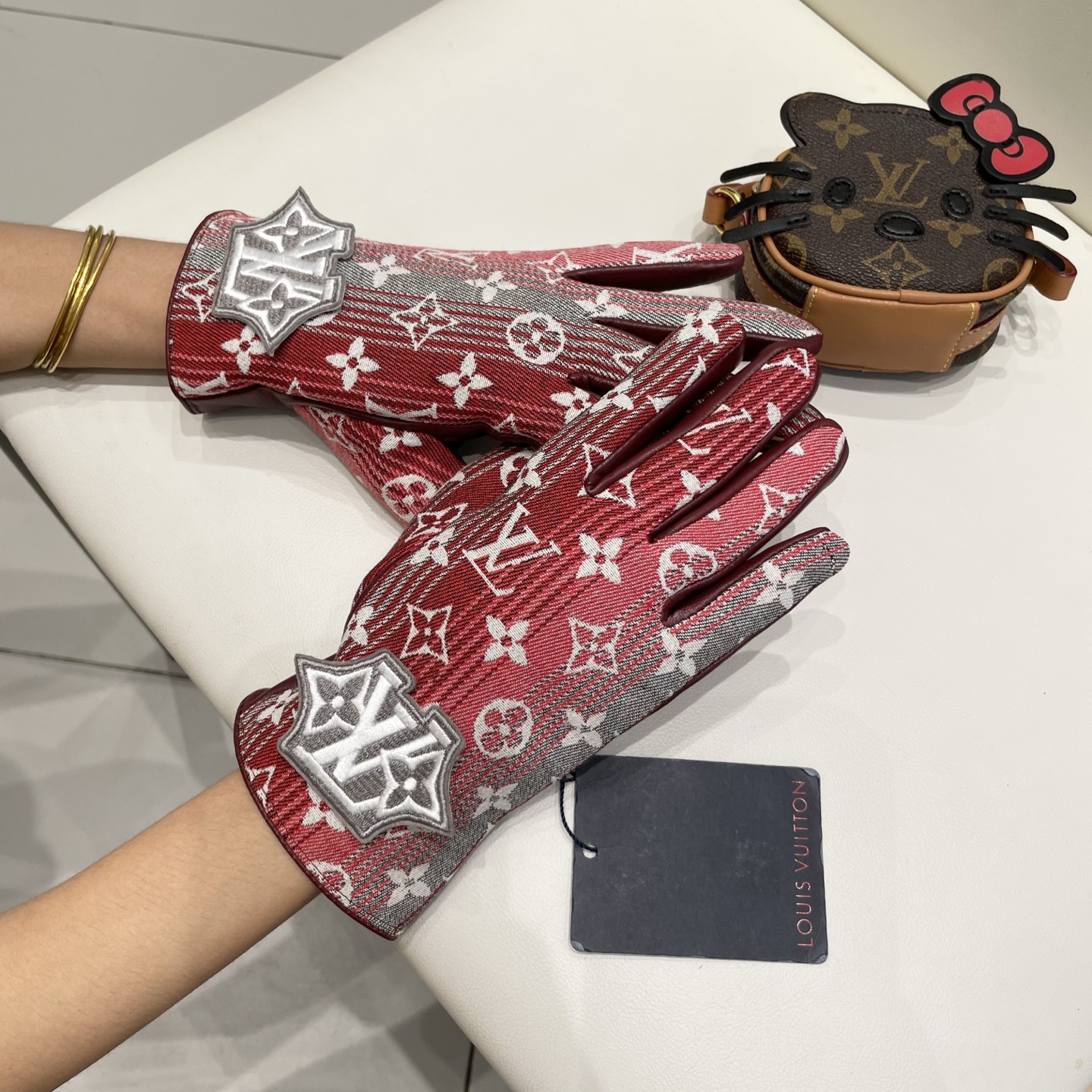 2025🧤LV渐变新品布配皮手套，时尚机车🚗手套，秋冬新品布内里，时尚🌺上手超舒适柔软、百搭！集美女神必