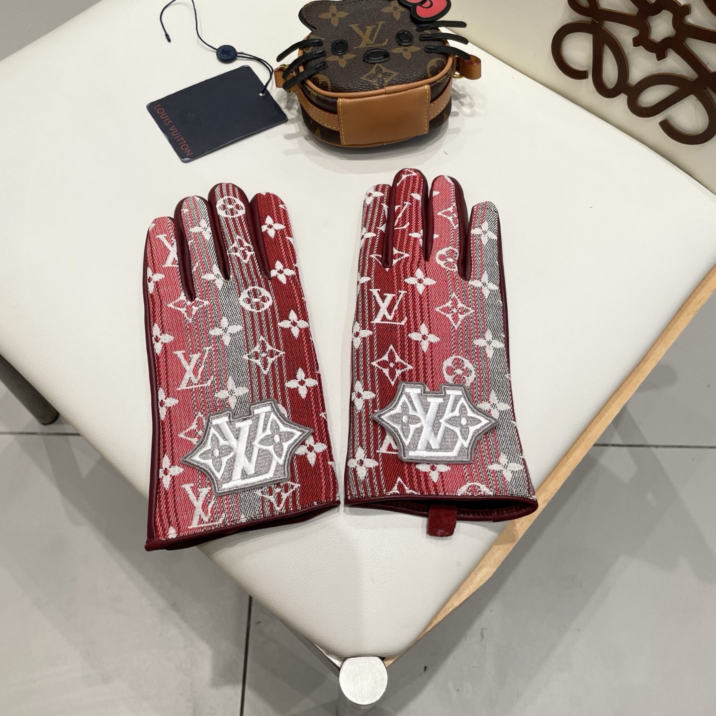 2025🧤LV渐变新品布配皮手套，时尚机车🚗手套，秋冬新品布内里，时尚🌺上手超舒适柔软、百搭！集美女神必