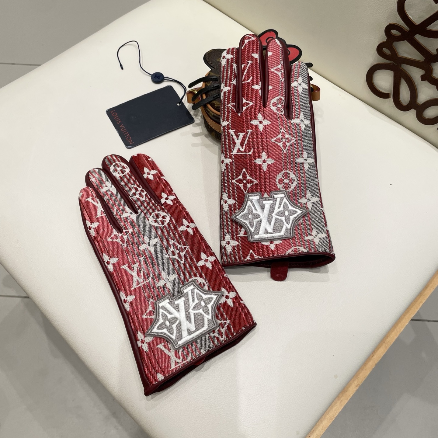 2025🧤LV渐变新品布配皮手套，时尚机车🚗手套，秋冬新品布内里，时尚🌺上手超舒适柔软、百搭！集美女神必