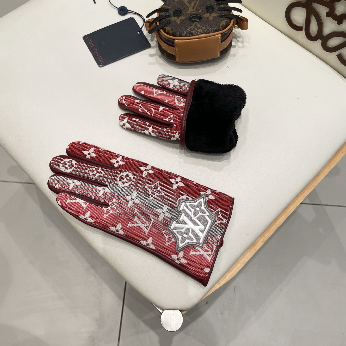2025🧤LV渐变新品布配皮手套，时尚机车🚗手套，秋冬新品布内里，时尚🌺上手超舒适柔软、百搭！集美女神必