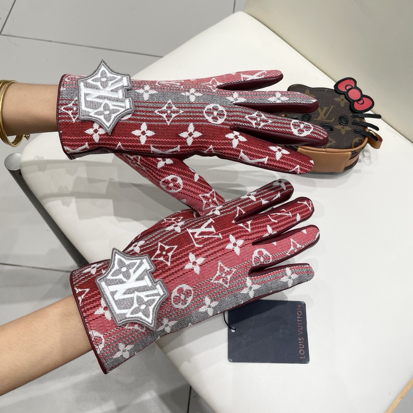 2025🧤LV渐变新品布配皮手套，时尚机车🚗手套，秋冬新品布内里，时尚🌺上手超舒适柔软、百搭！集美女神必