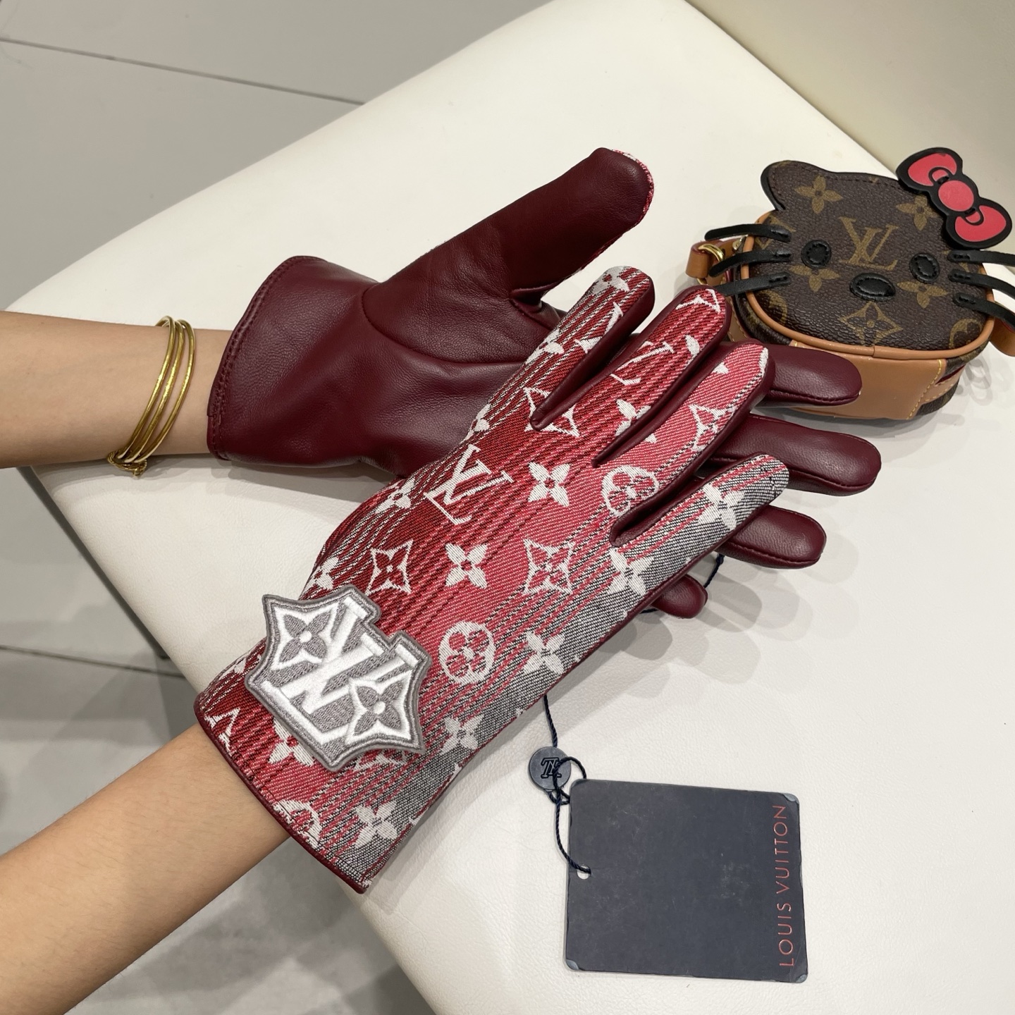 2025🧤LV渐变新品布配皮手套，时尚机车🚗手套，秋冬新品布内里，时尚🌺上手超舒适柔软、百搭！集美女神必