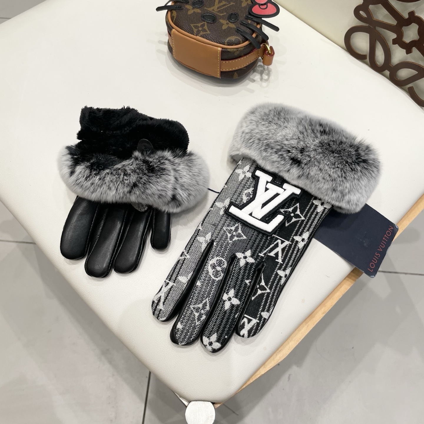2025🧤LV渐变懒兔毛新品布配皮手套，时尚机车🚗手套，秋冬新品布内里，时尚🌺上手超舒适柔软、百搭！集美