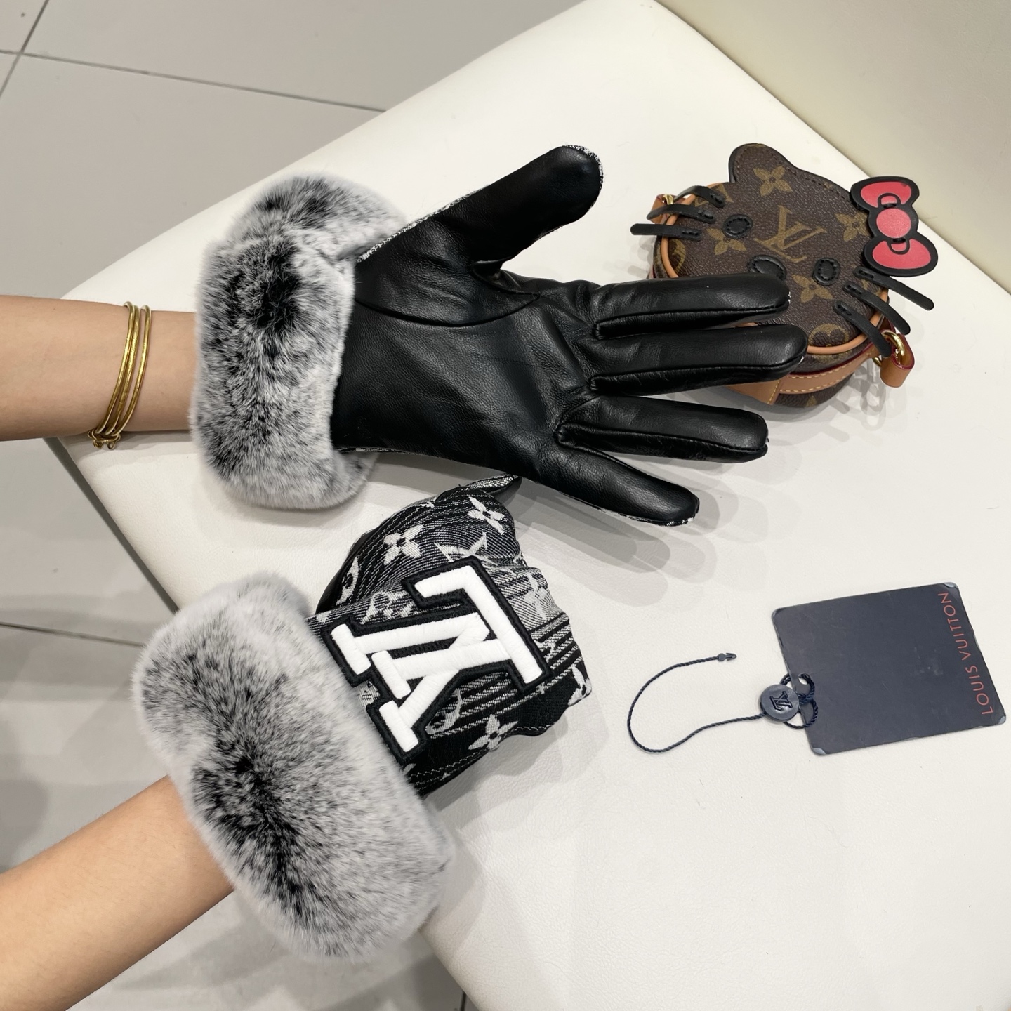 2025🧤LV渐变懒兔毛新品布配皮手套，时尚机车🚗手套，秋冬新品布内里，时尚🌺上手超舒适柔软、百搭！集美