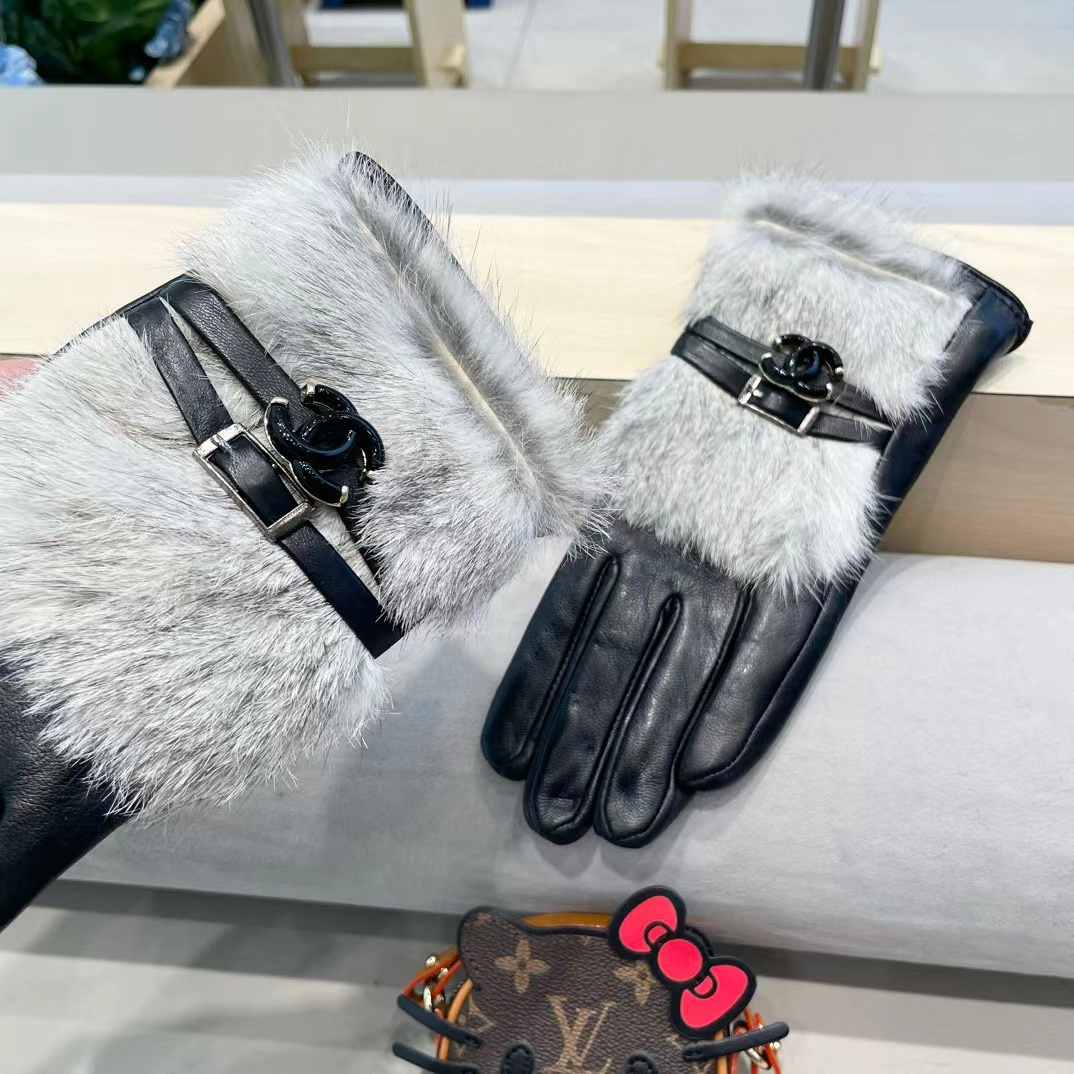 Chanel香奈儿香奈儿秋冬短款懒兔毛手套👍值得对比。。同款不同品质，秒杀市场差产品，进口一级羊皮➕懒兔