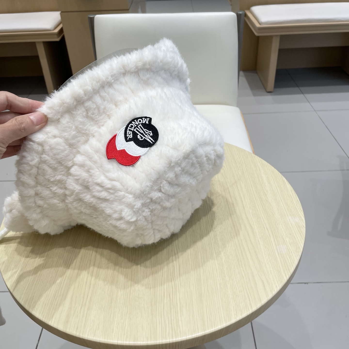 蒙口moncler冬季毛绒渔夫帽女2025新款大头围百搭加厚保暖护耳水桶帽