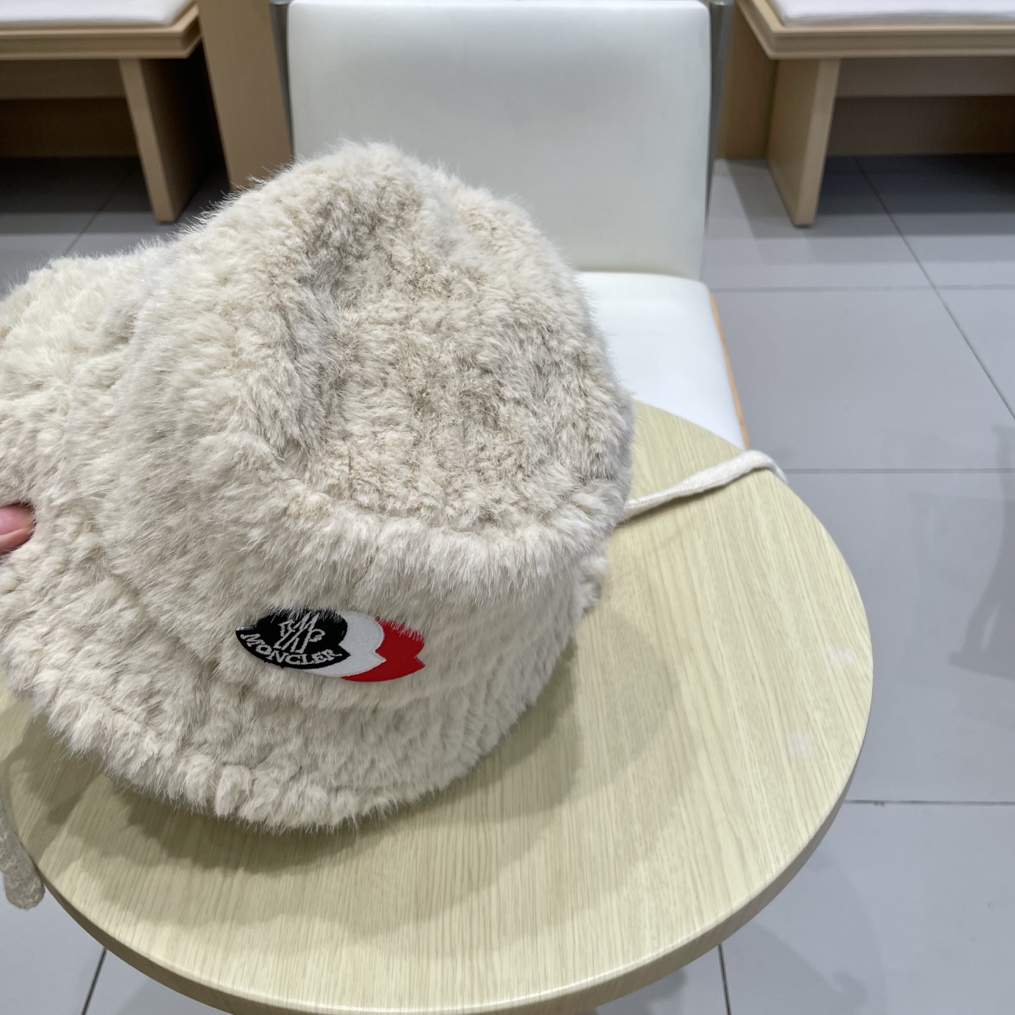 蒙口moncler冬季毛绒渔夫帽女2025新款大头围百搭加厚保暖护耳水桶帽