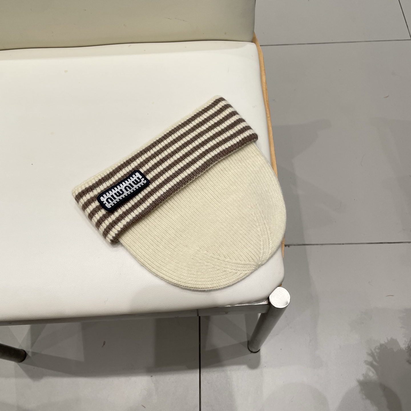 miumiu缪缪🐰秋冬毛线帽这种高级简直质感从头开始了！巨推荐大家这顶不管什么类型的衣服都好配💖休闲和甜