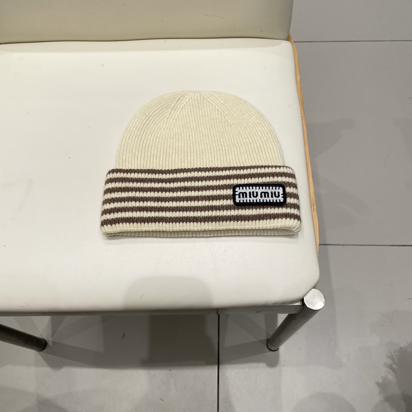 miumiu缪缪🐰秋冬毛线帽这种高级简直质感从头开始了！巨推荐大家这顶不管什么类型的衣服都好配💖休闲和甜